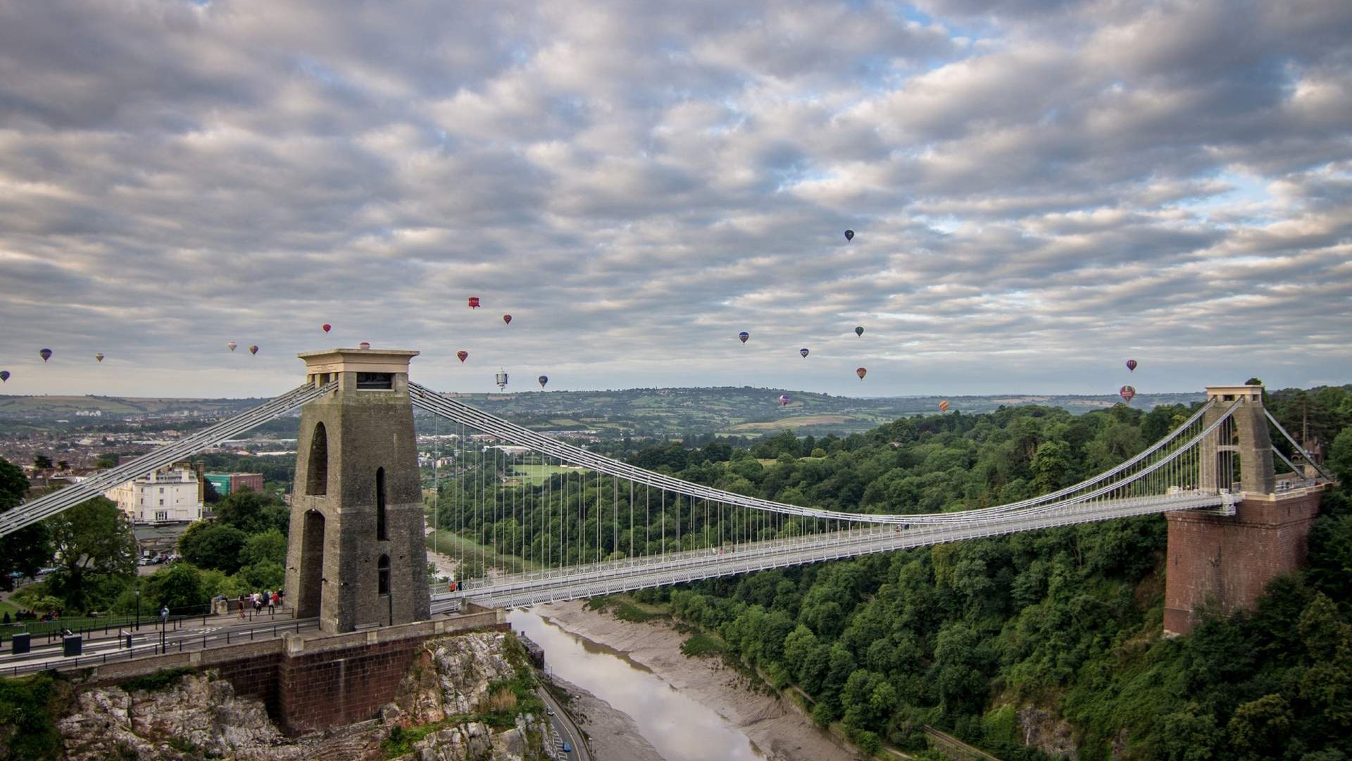 Hot air balloons over Clifton Suspension Bridge and River Avon HD Wallpaper