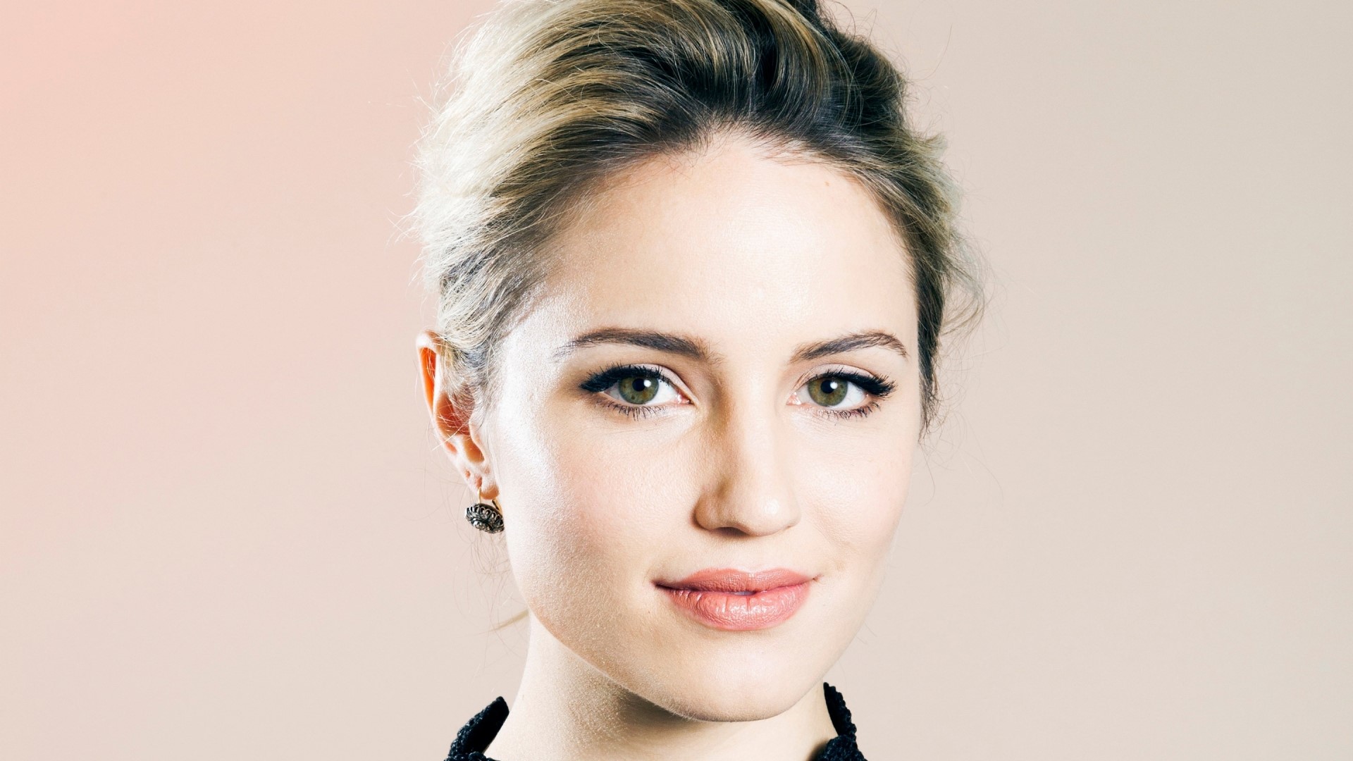 Dianna Agron portrait HD Wallpaper