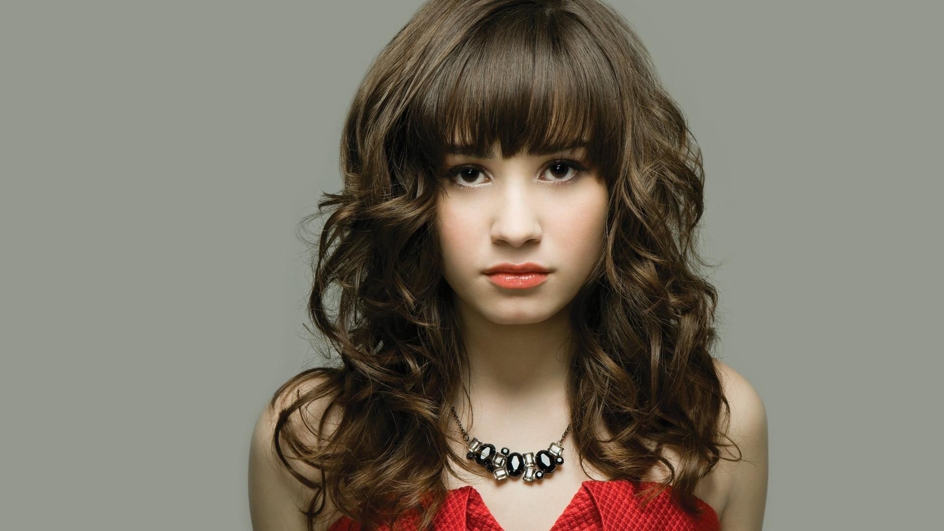 Demi Lovato HD Wallpaper