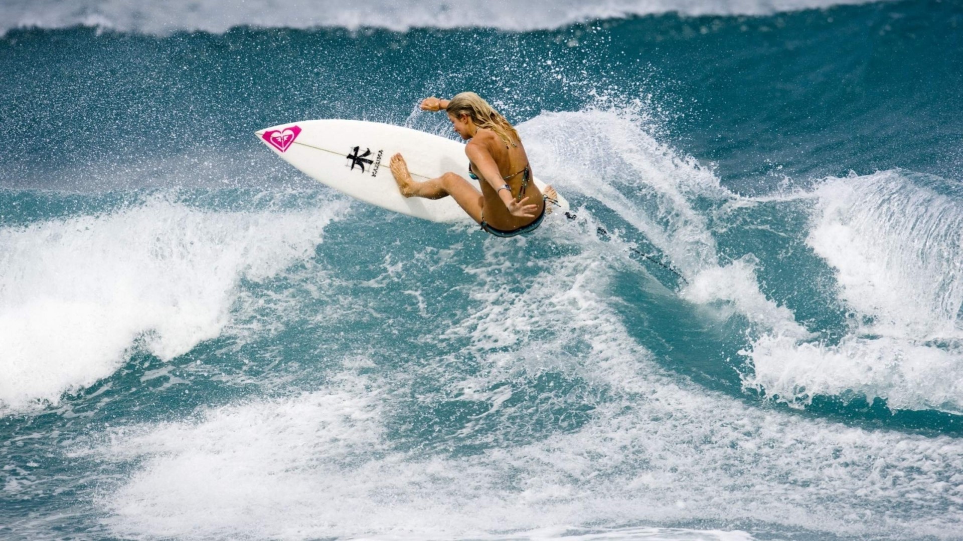 Girl surfing on a wave HD Wallpaper