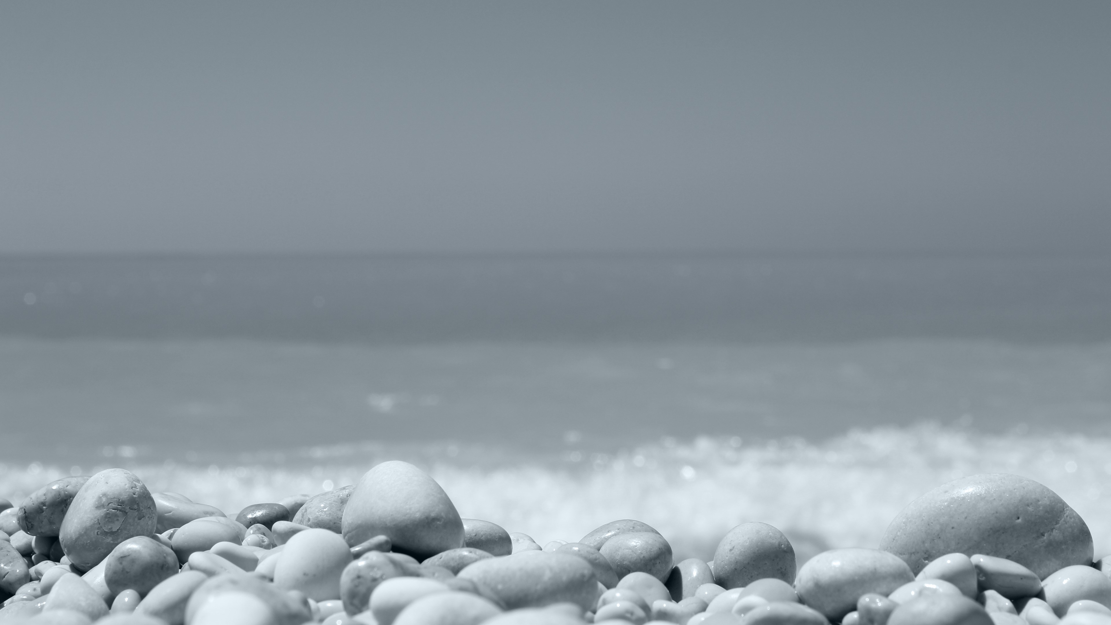 Pebble Beach with Ocean Waves HD Wallpaper