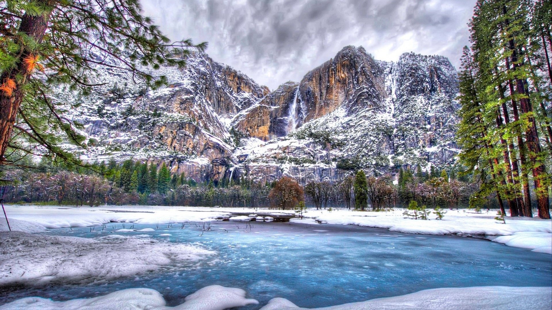 Yosemite National Park in Winter with Frozen River HD Wallpaper
