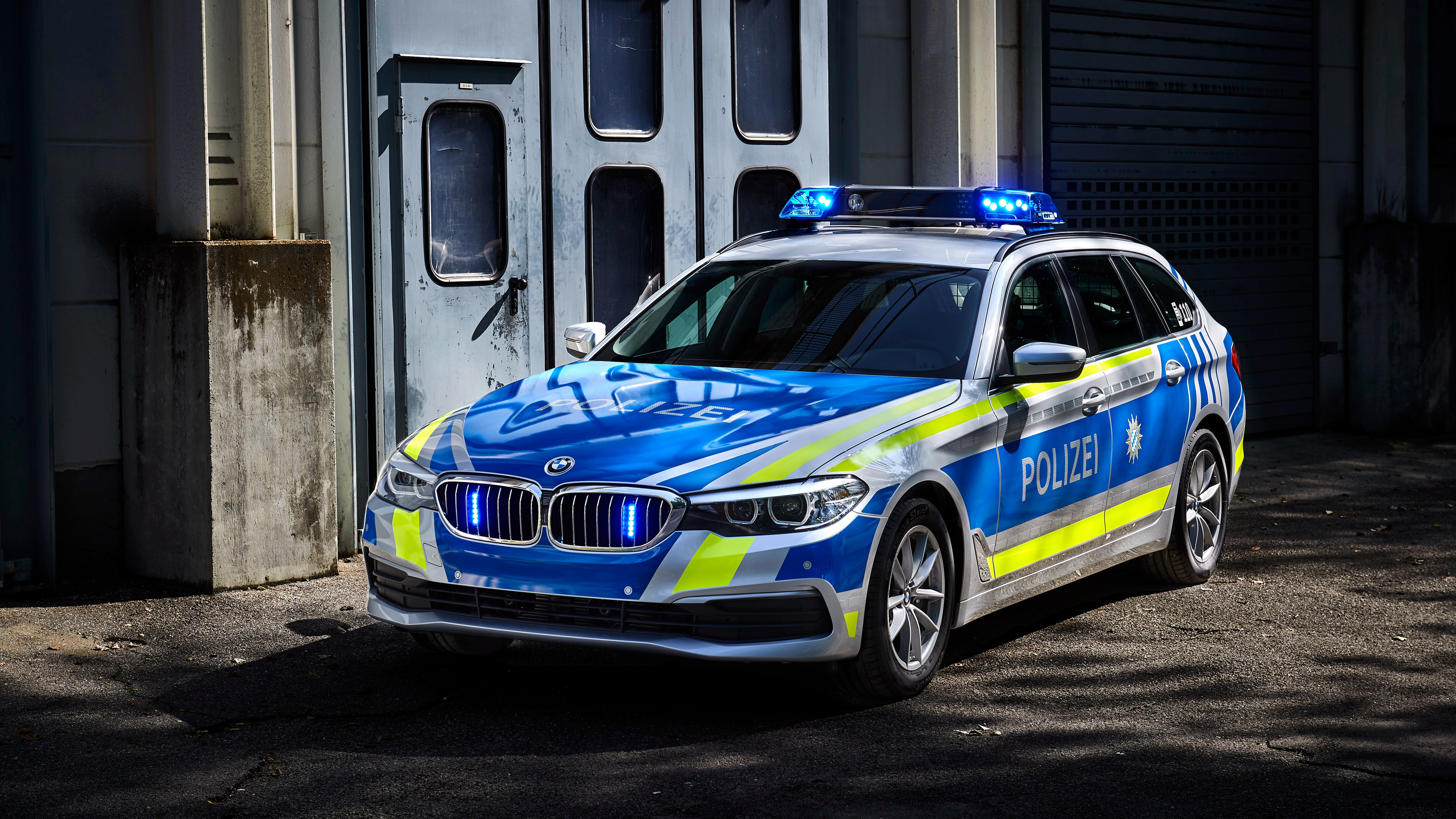 BMW 530d xDrive Touring Polizei 4K HD Wallpaper