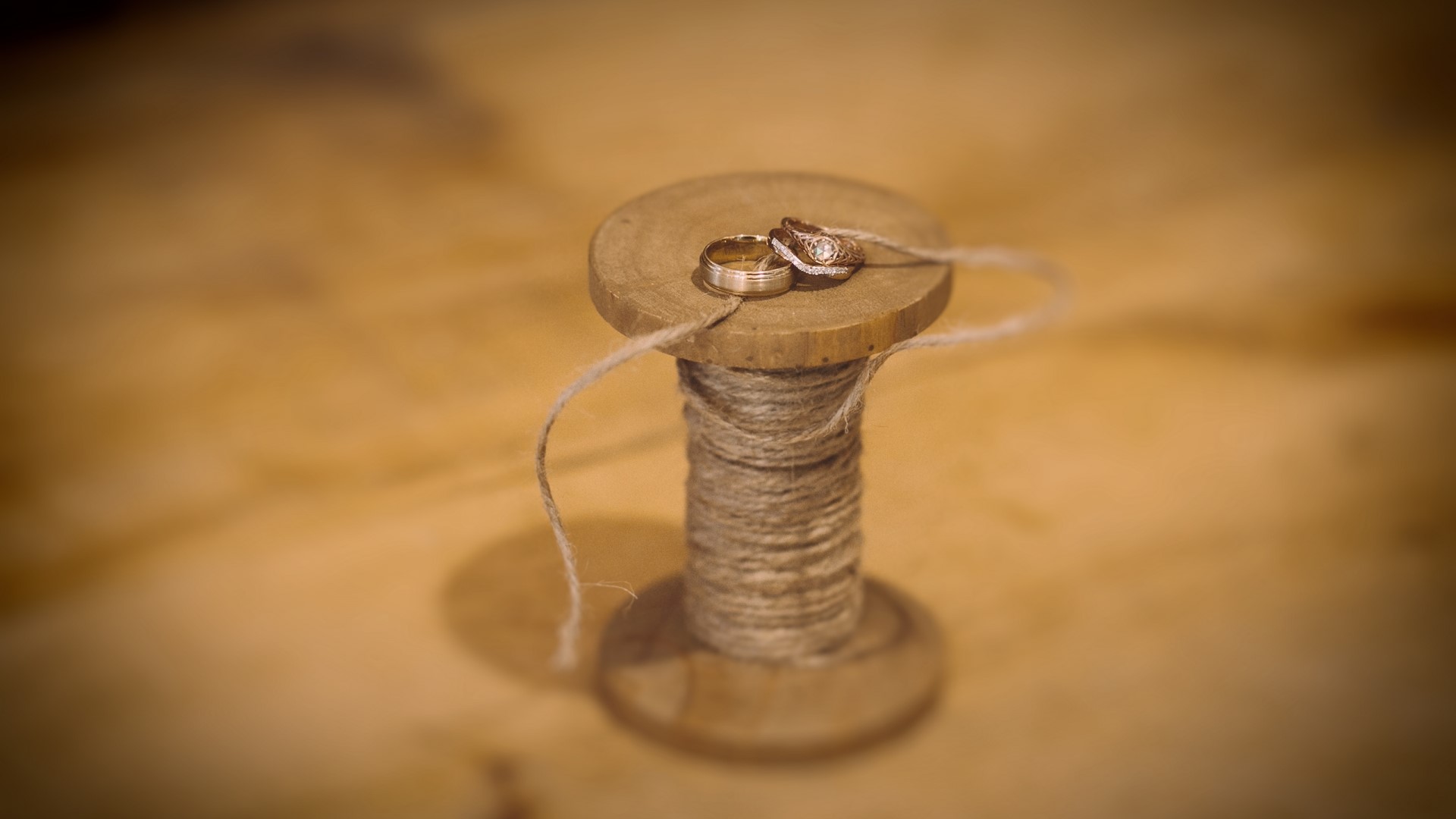 Wedding Rings on a Spool of Twine HD Wallpaper