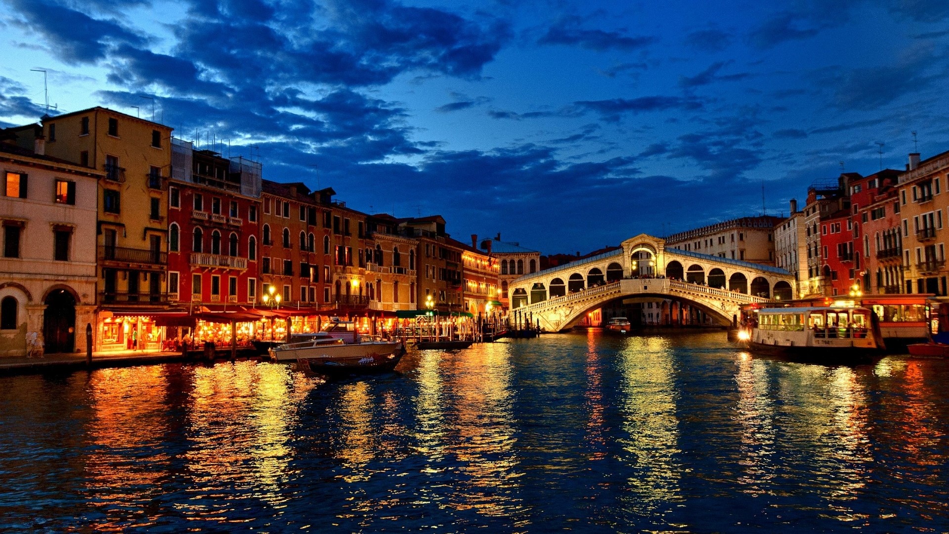 Rialto Bridge and Grand Canal in Venice at Dusk HD Wallpaper