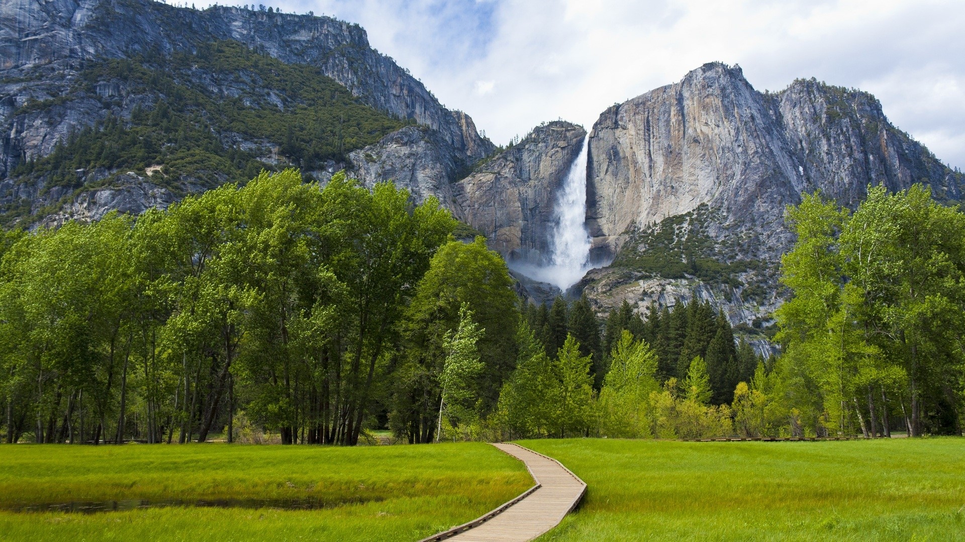 Yosemite National Park Waterfall Scenery HD Wallpaper