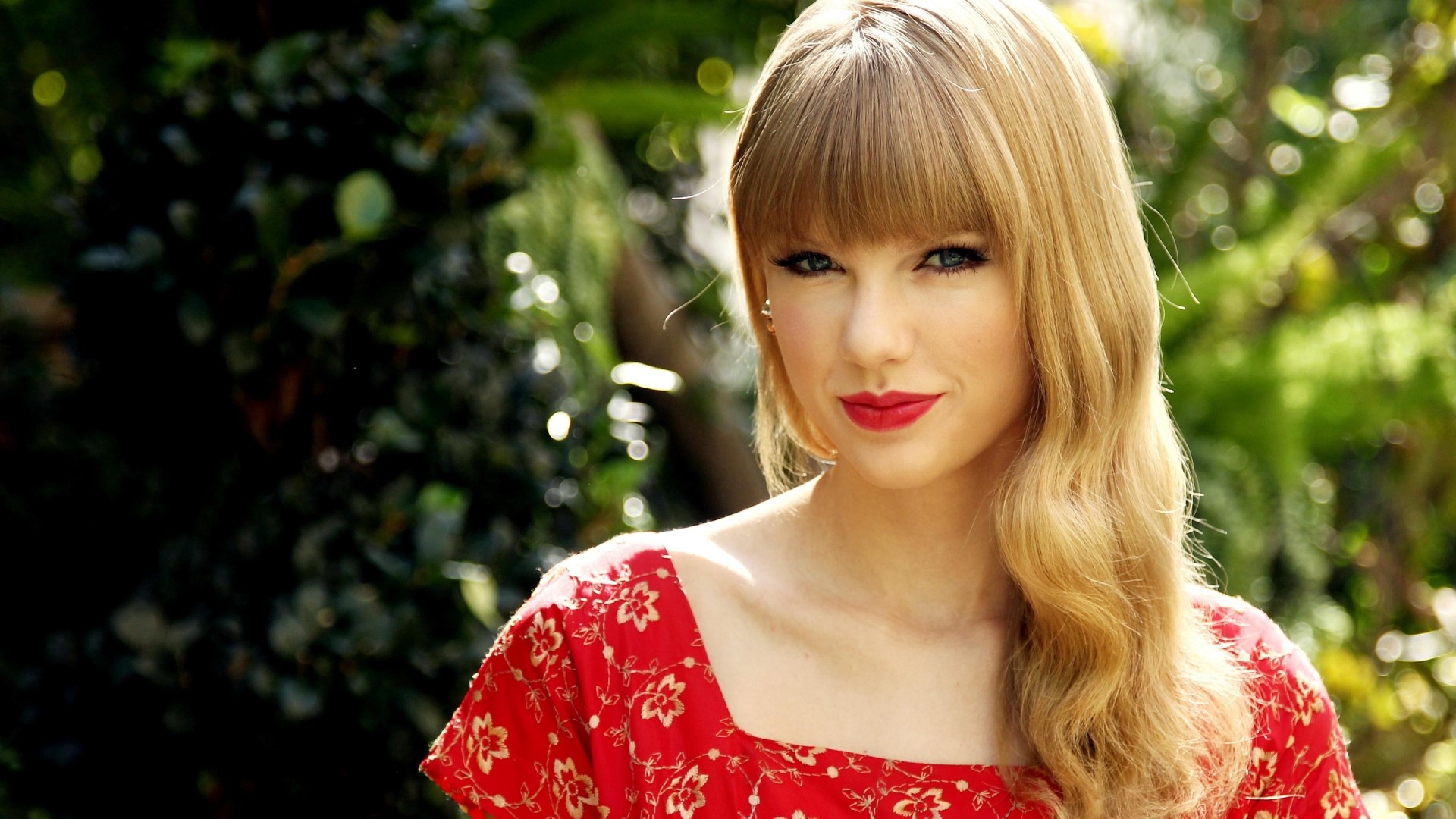 Taylor Swift HD Wallpaper