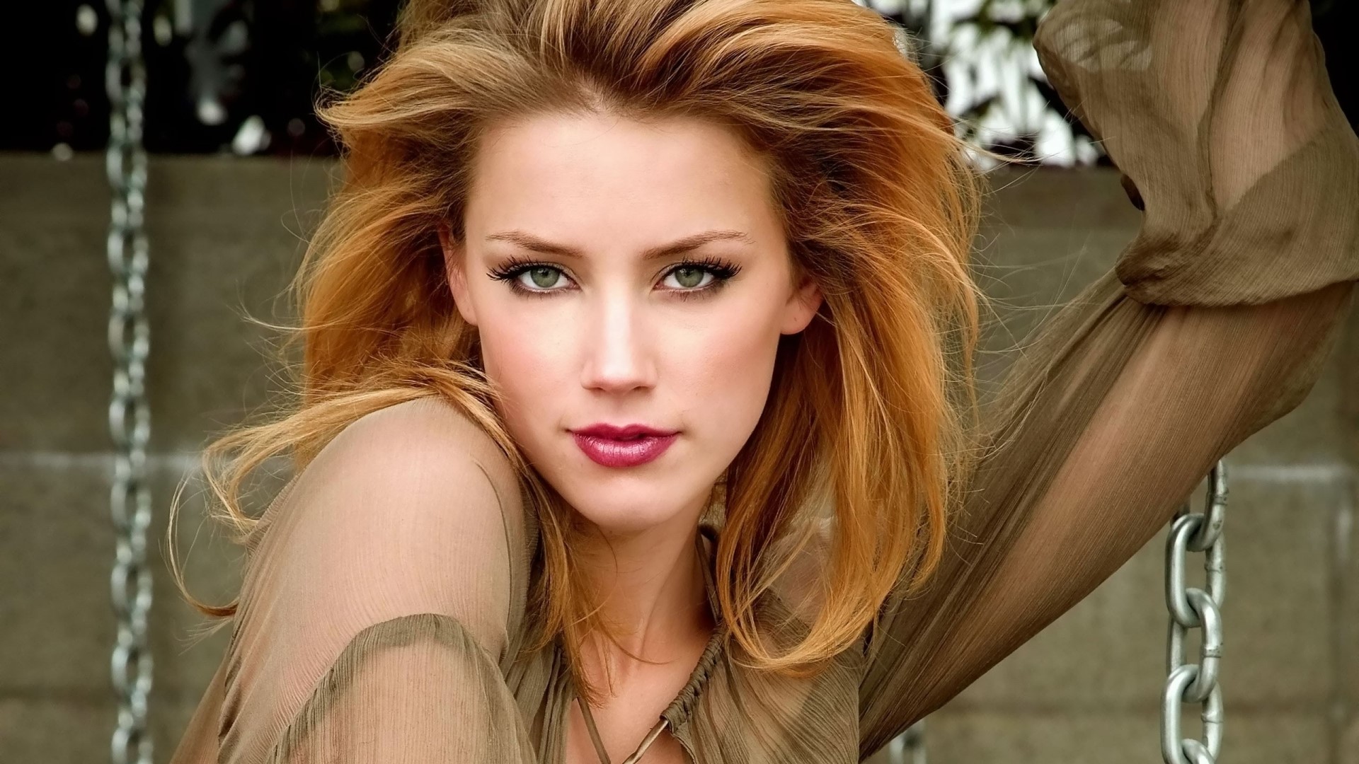 Amber Heard HD Wallpaper
