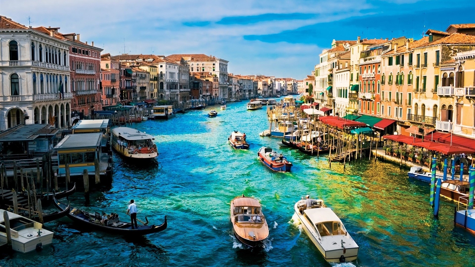 Venice City Canal with Boats HD Wallpaper