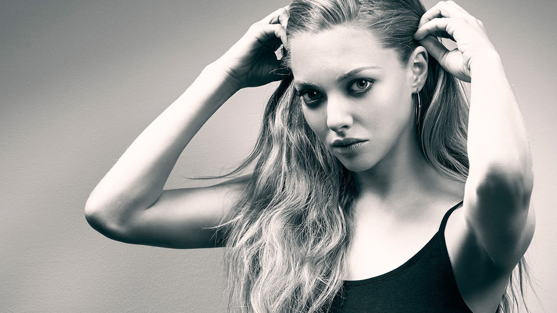 Amanda Seyfried HD Wallpaper