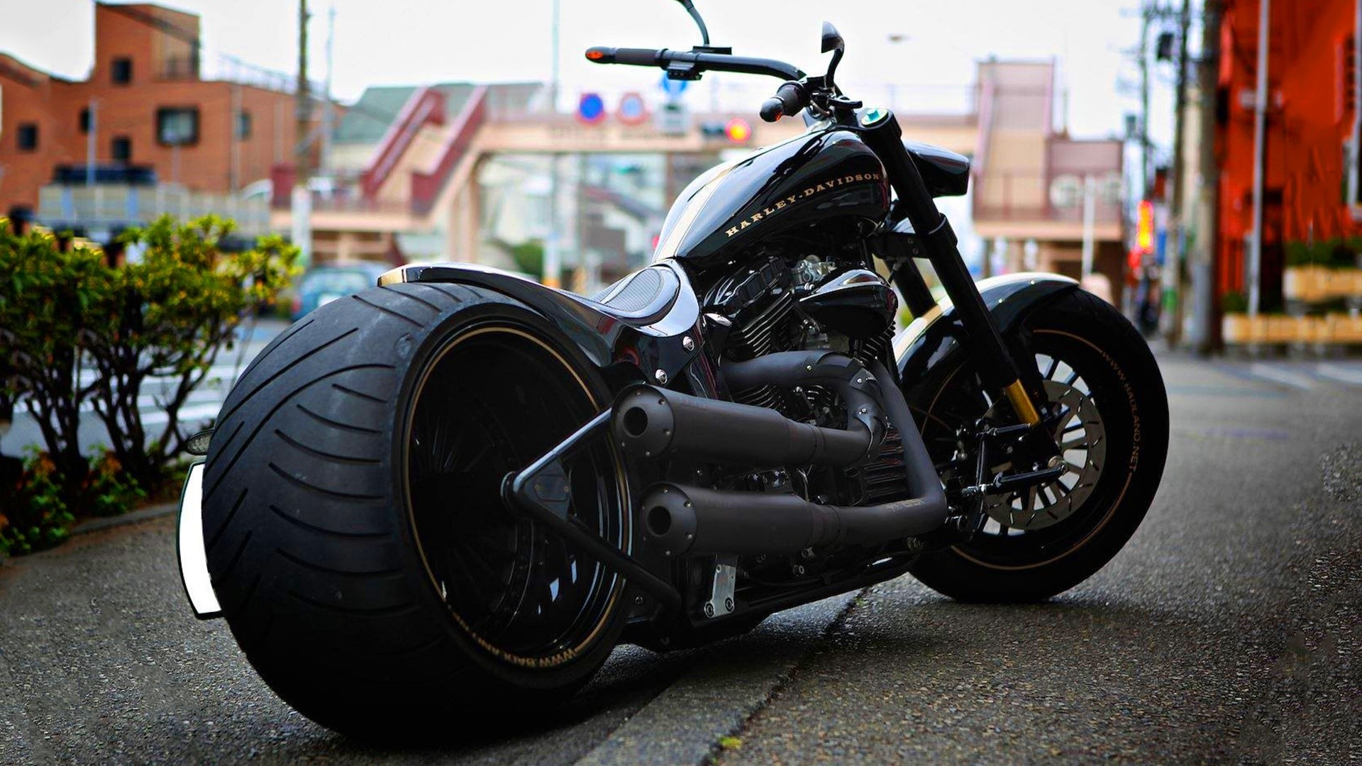 Black Harley Davidson motorcycle parked on a street HD Wallpaper