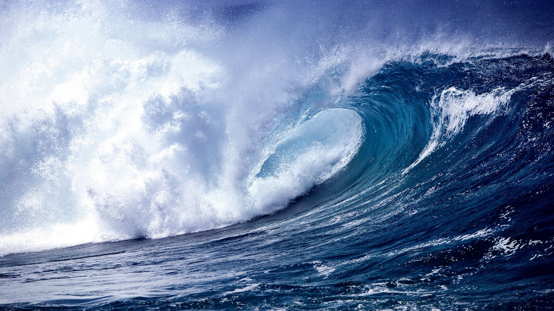 Powerful Ocean Wave Crashing HD Wallpaper