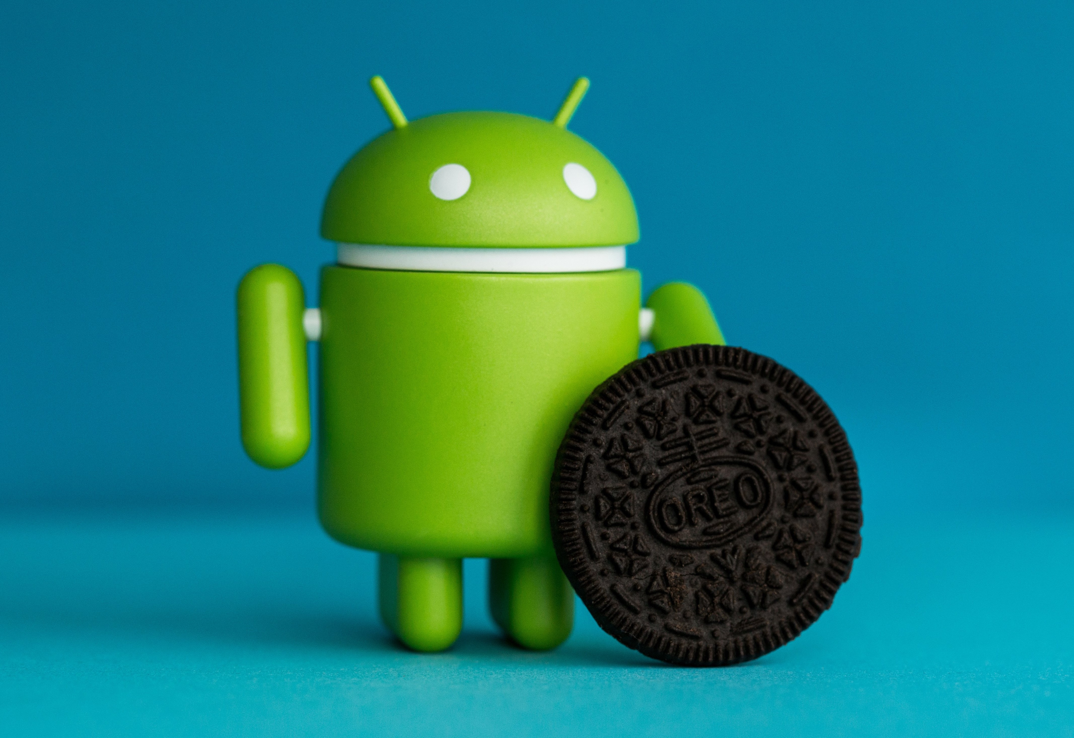 Android Oreo robot with Oreo cookie HD Wallpaper