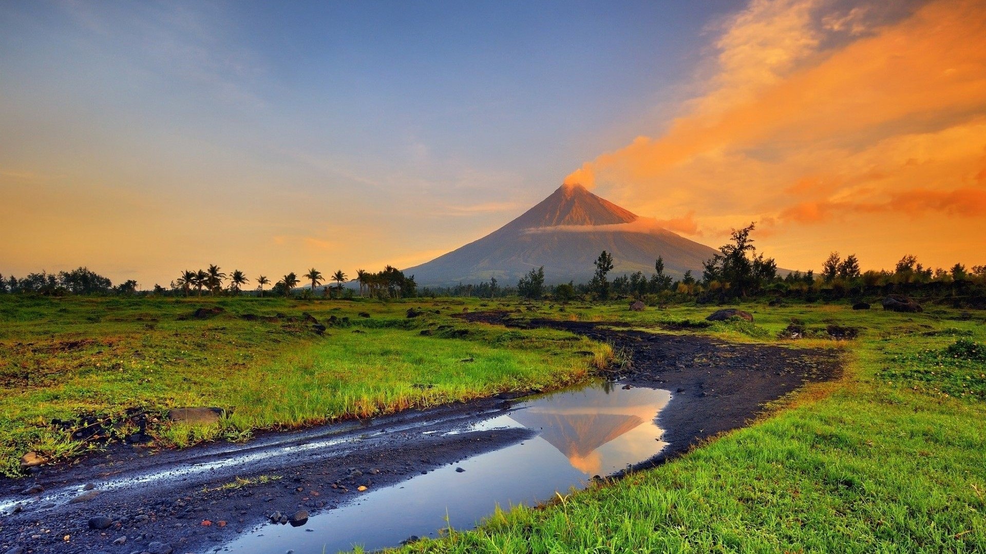 Mount Mayon Volcano at sunset with reflection HD Wallpaper
