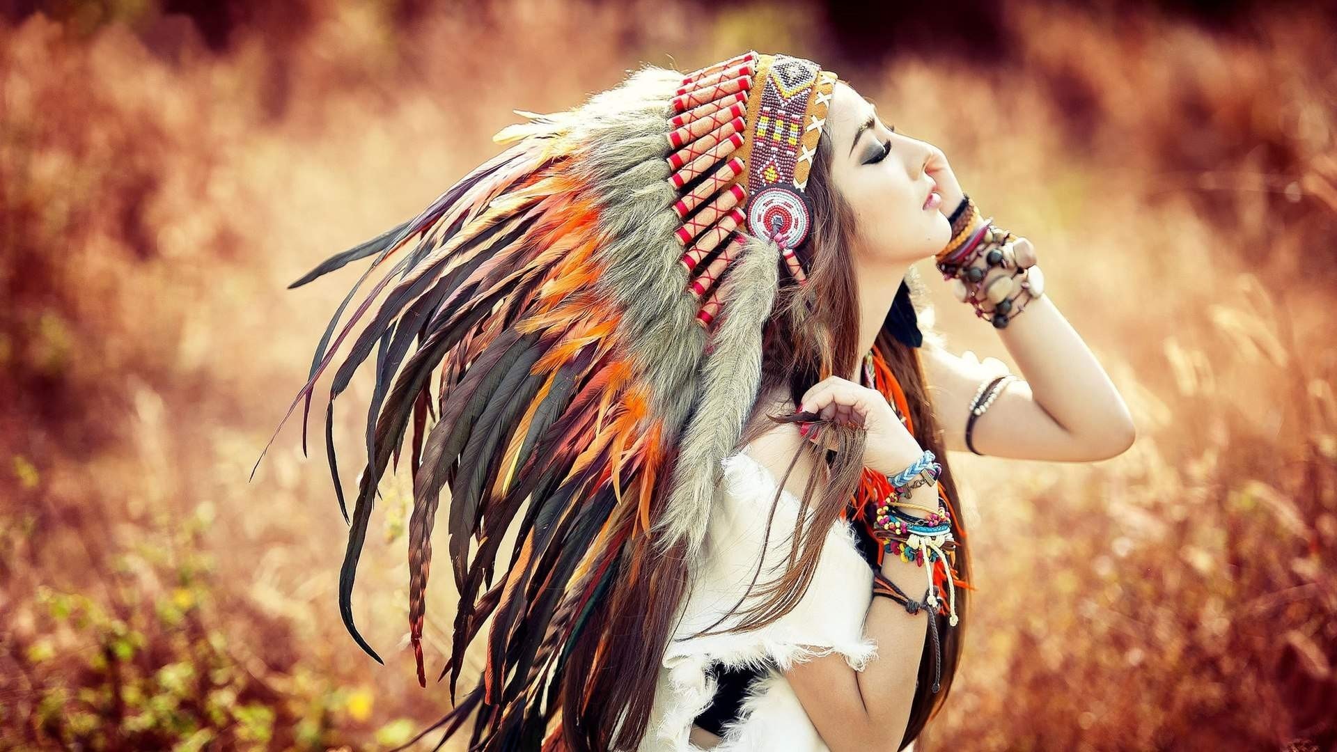 Woman wearing a Native American headdress HD Wallpaper