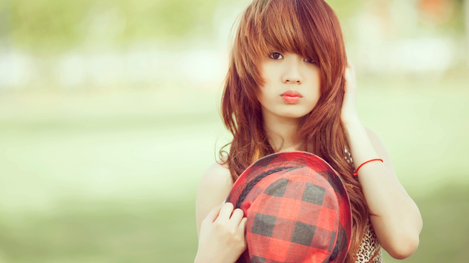 Cute girl holding a hat HD Wallpaper