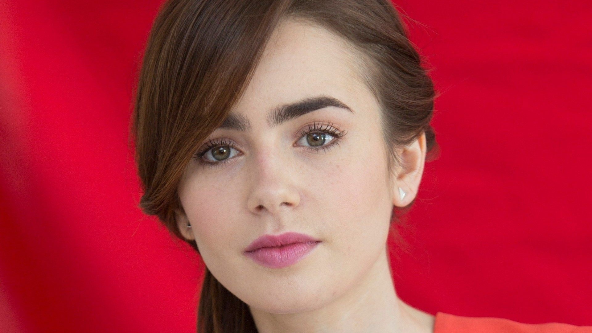 Lily Collins Face HD Wallpaper