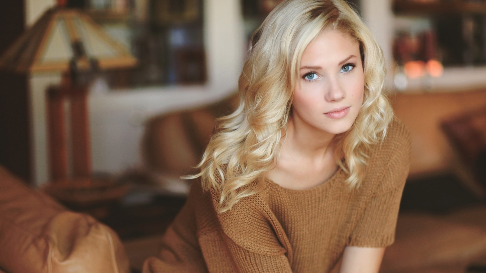 Cute blonde model girl with blue eyes HD Wallpaper