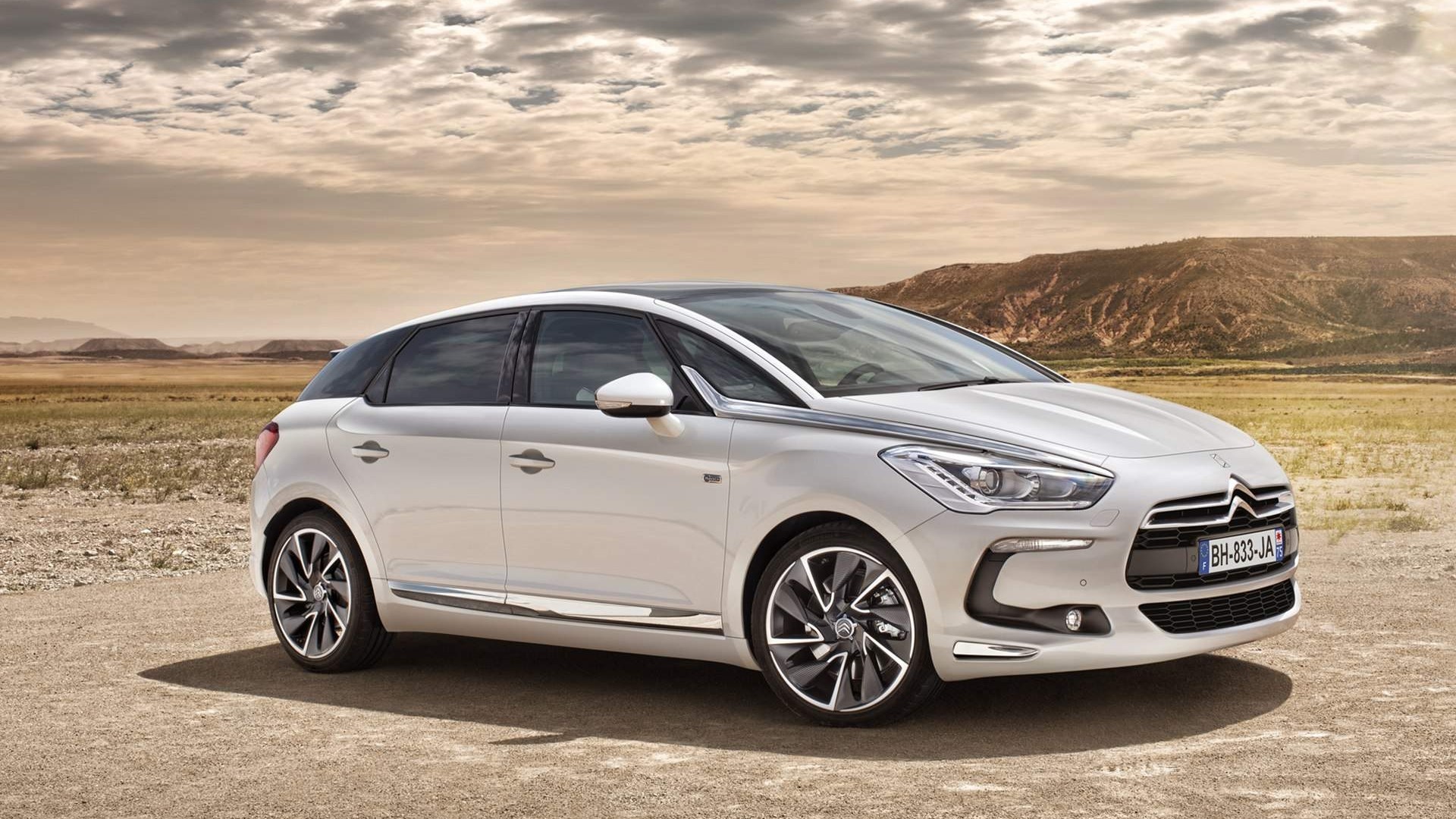 White Citroen DS5 parked on dirt road HD Wallpaper