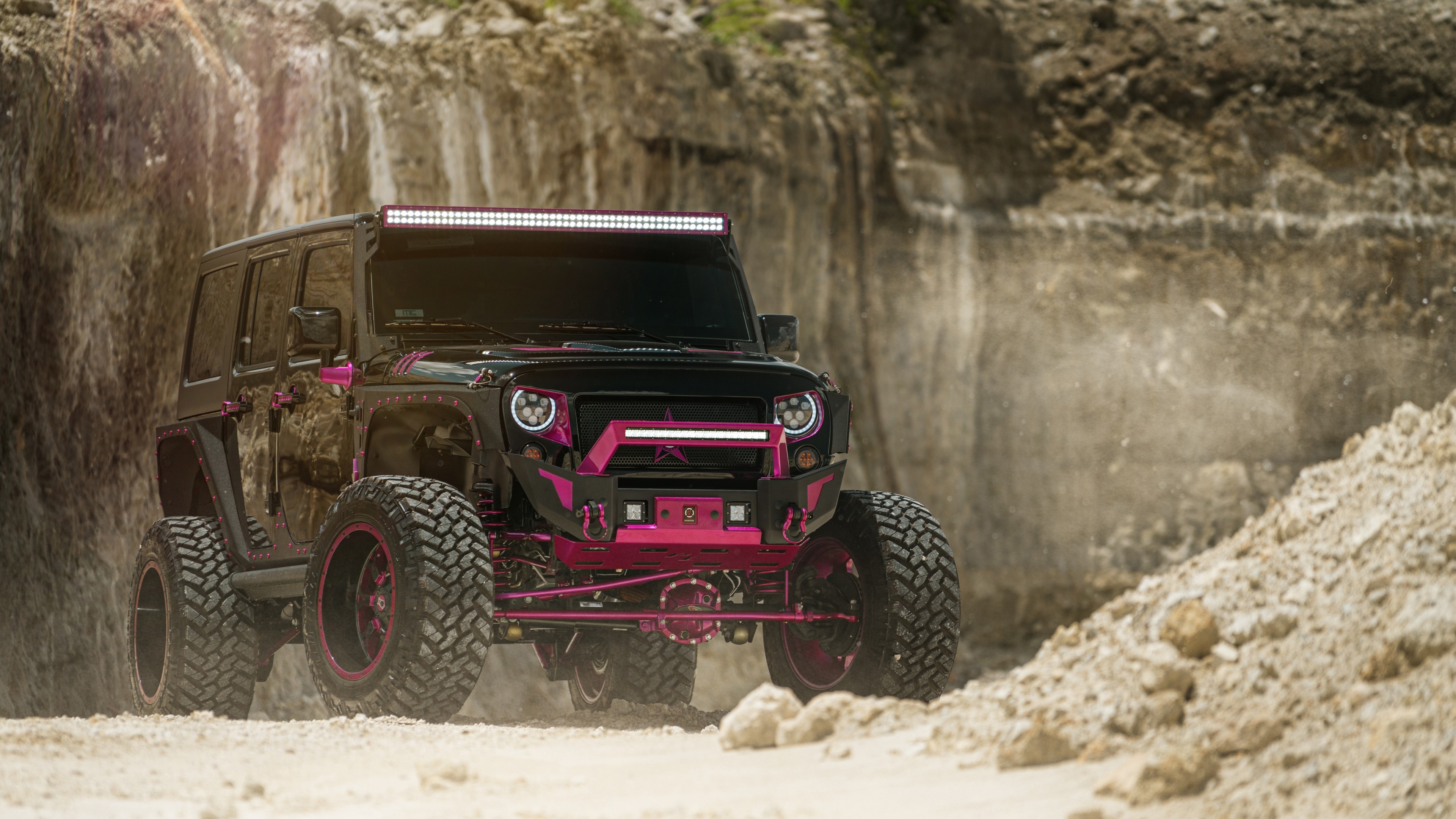 4K Modified Pink and Black Jeep HD Wallpaper