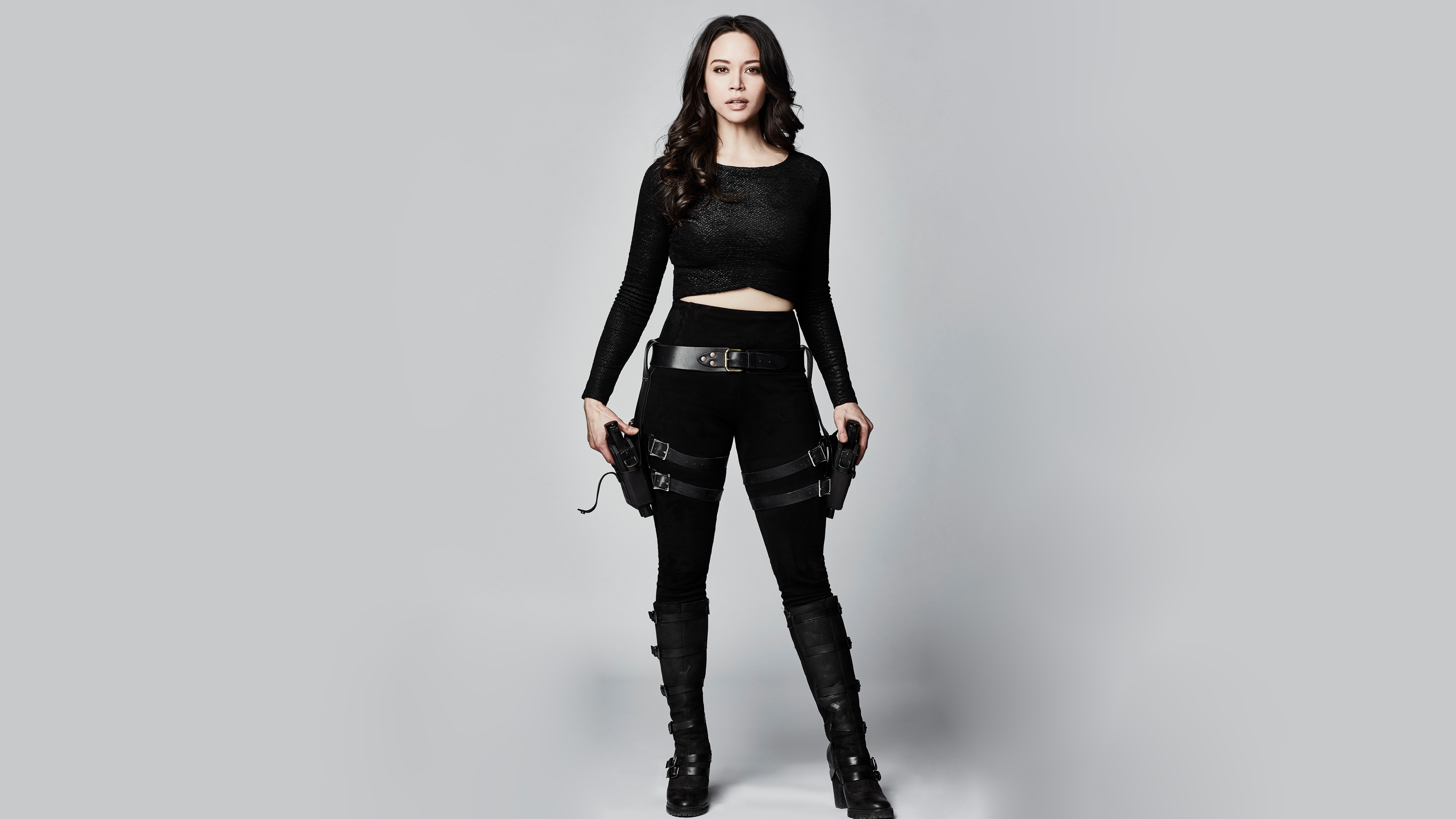Melissa O'Neil in tactical gear with guns HD Wallpaper