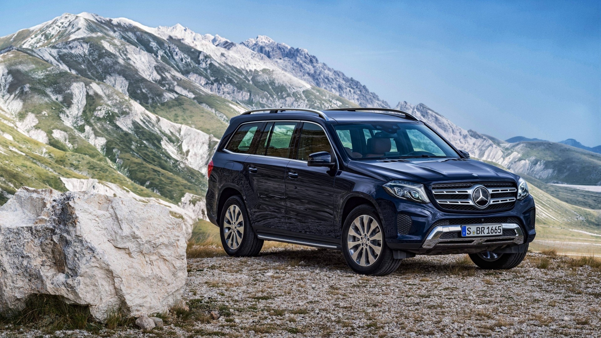 Mercedes-Benz GLS SUV in a mountainous landscape HD Wallpaper
