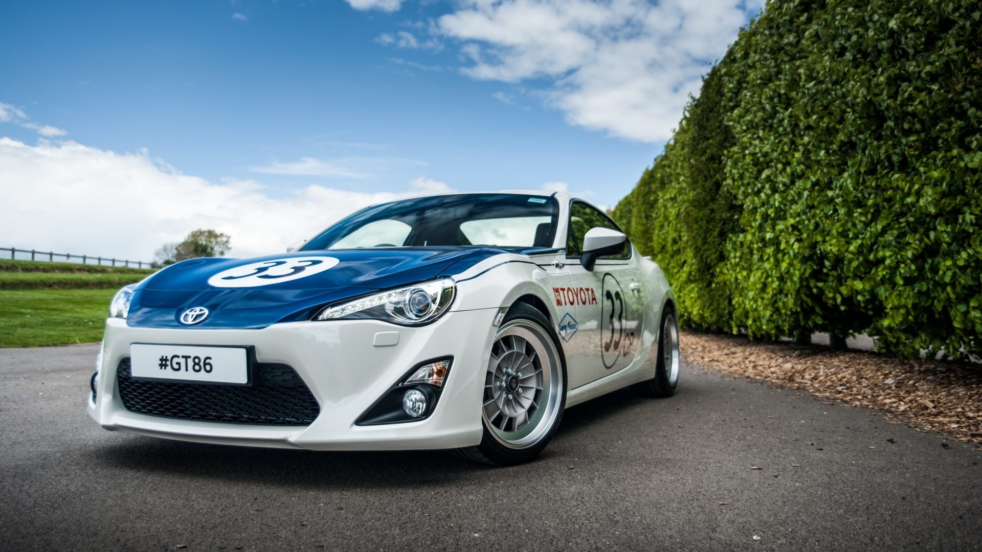 White Toyota GT86 with blue racing stripes HD Wallpaper