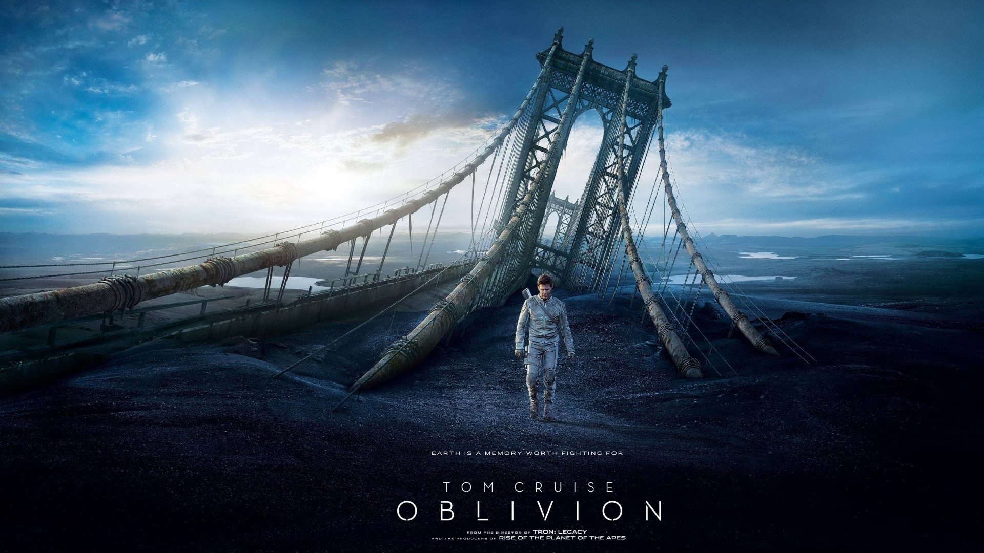 Tom Cruise in Oblivion HD Wallpaper