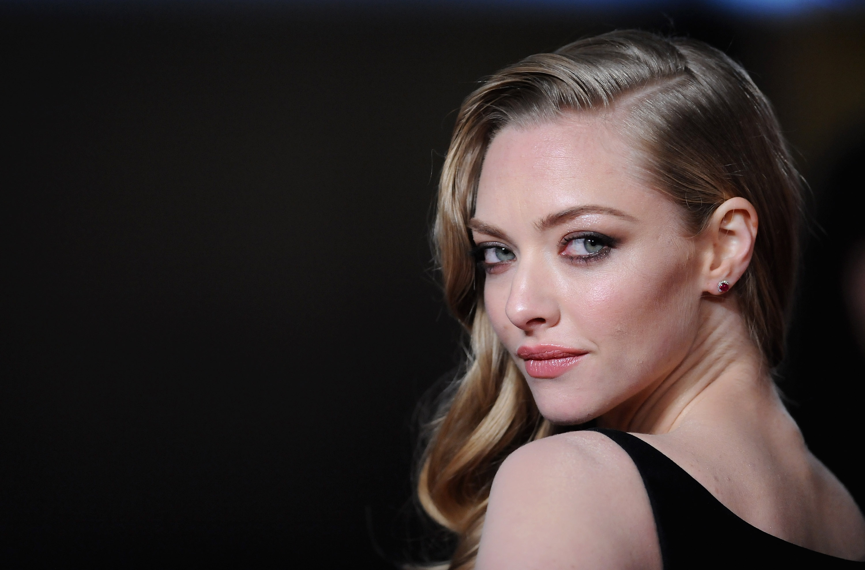 Amanda Seyfried HD Wallpaper