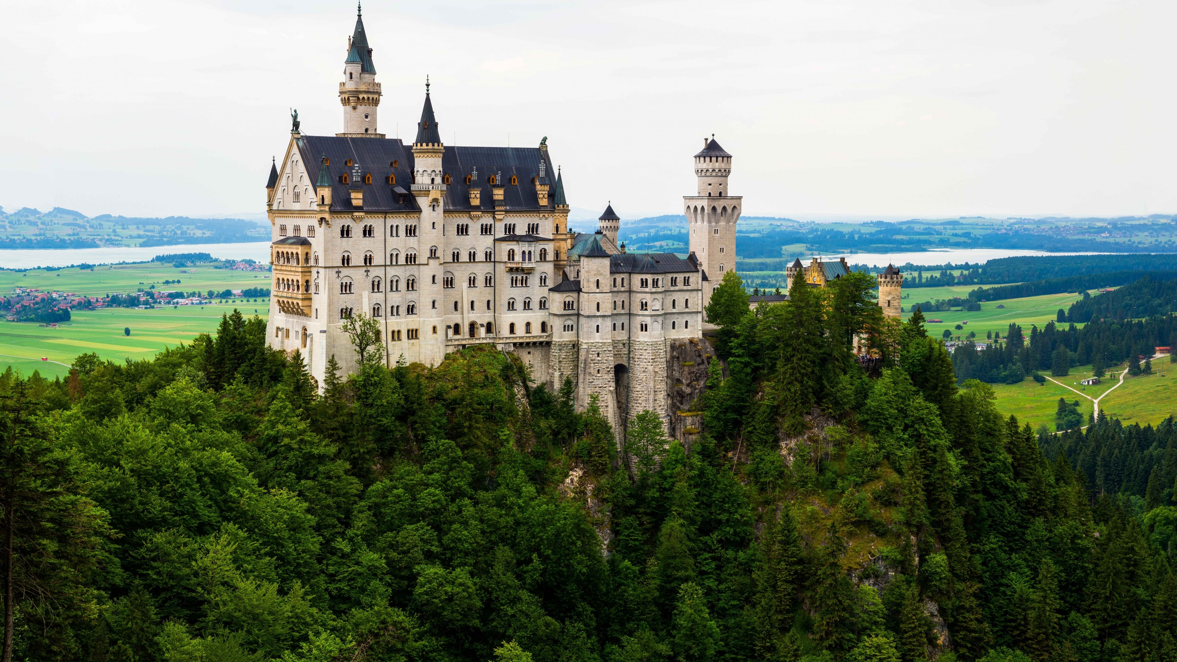 4K Neuschwanstein Castle in Germany HD Wallpaper