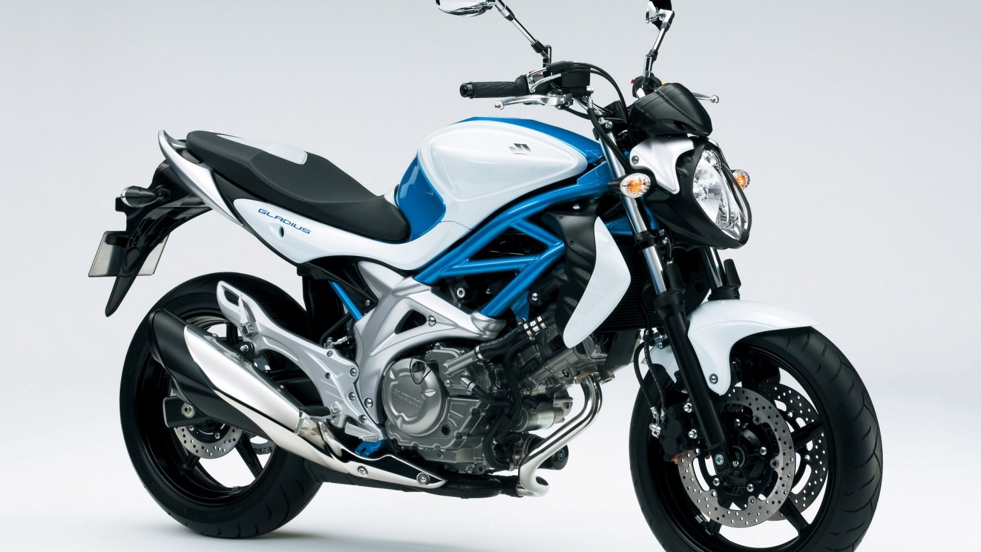 Suzuki Gladius 650 motorcycle HD Wallpaper