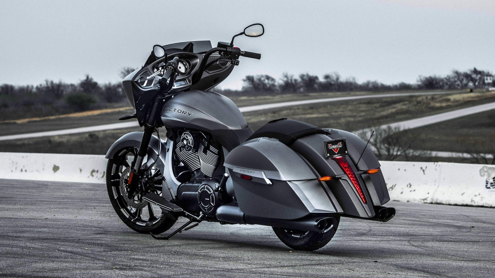 Victory Magnum motorcycle HD Wallpaper