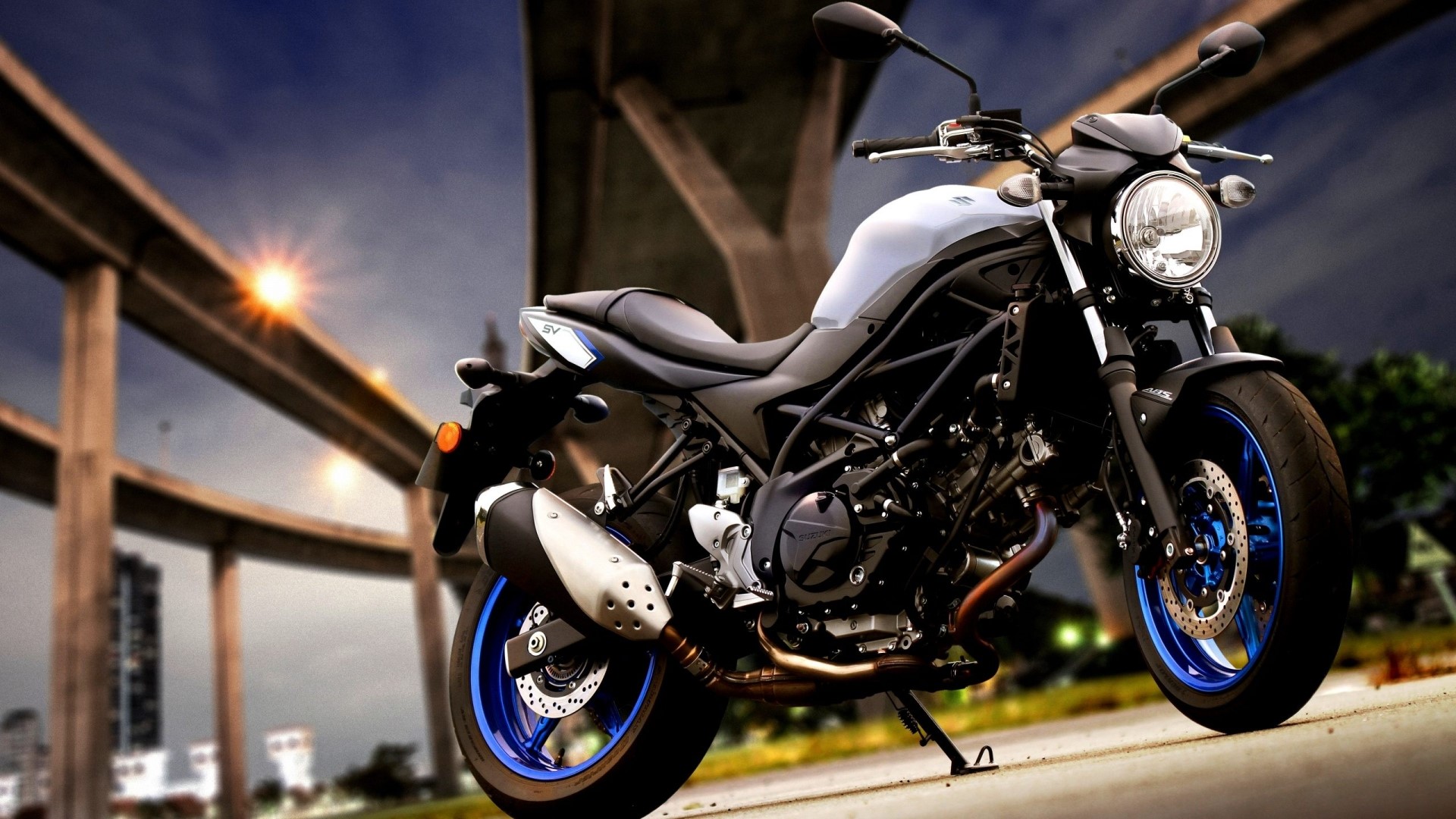 Suzuki SV 650 motorcycle HD Wallpaper