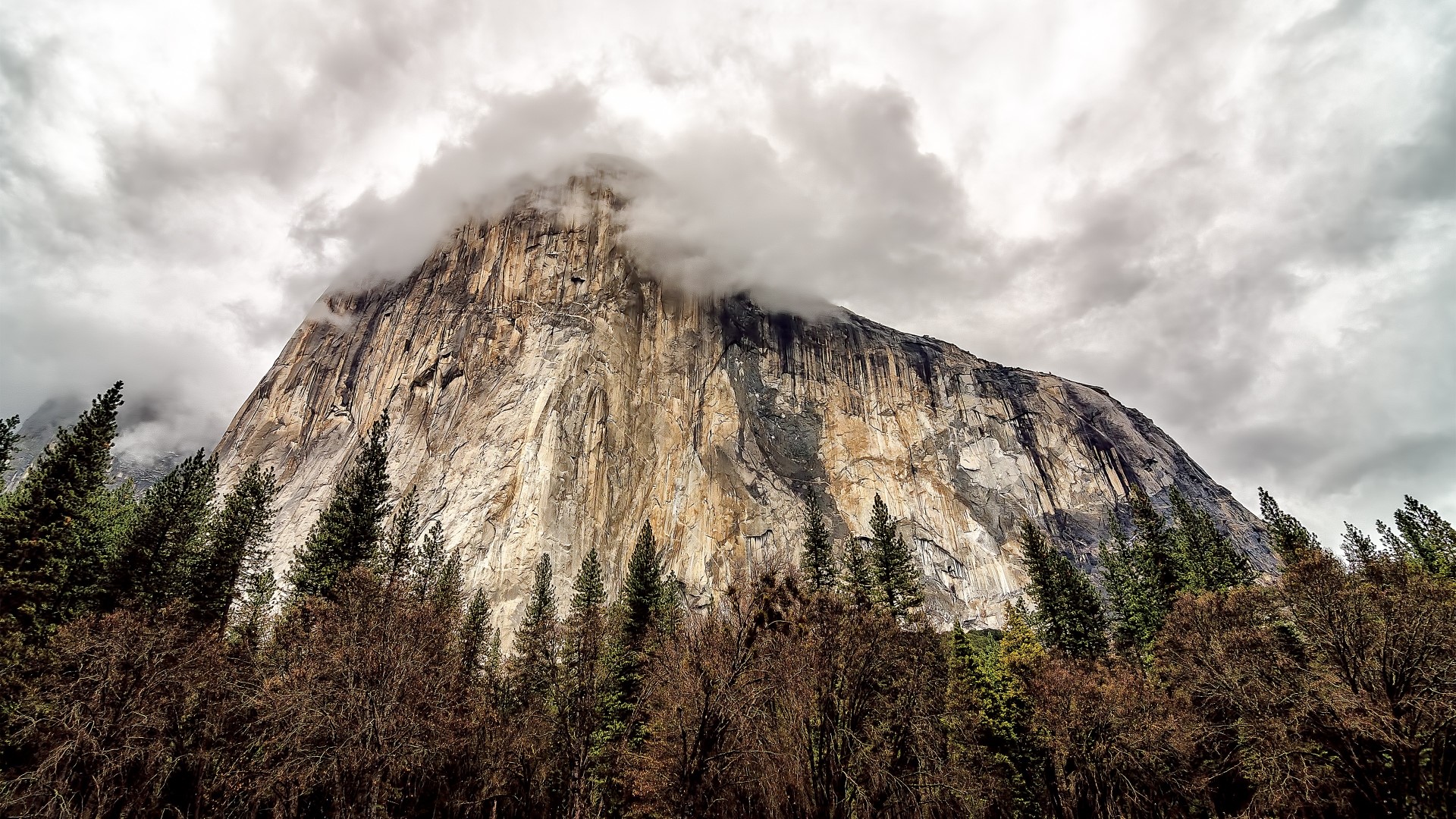Yosemite National Park Cliff with Clouds HD Wallpaper