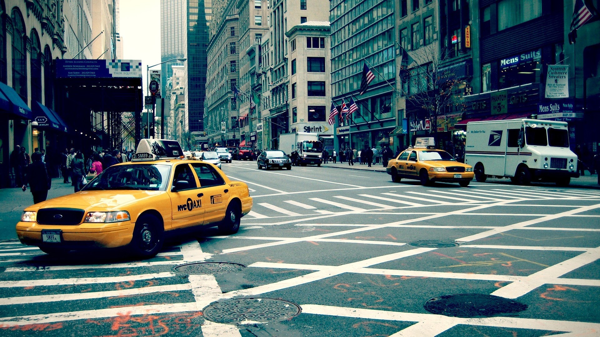 New York City Intersection with Yellow Cabs HD Wallpaper