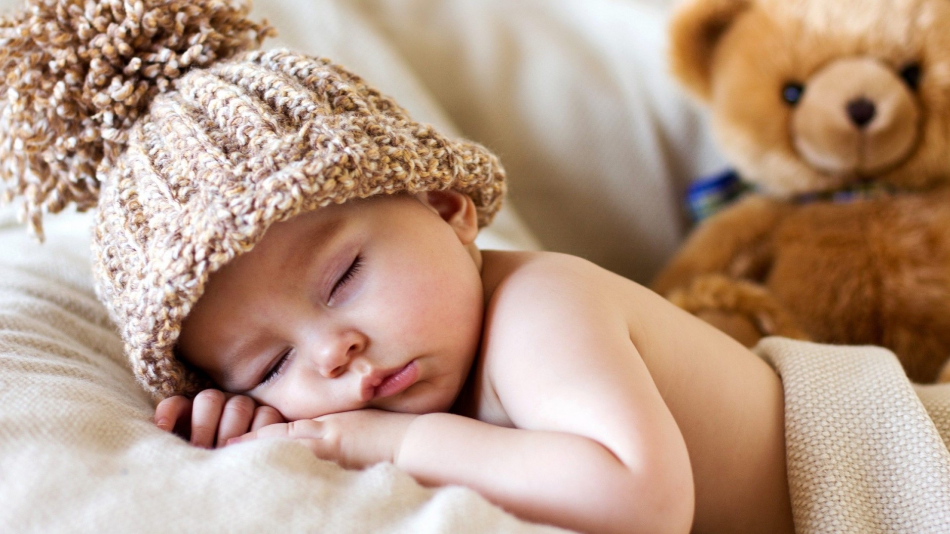 Newborn baby sleeping with teddy bear HD Wallpaper