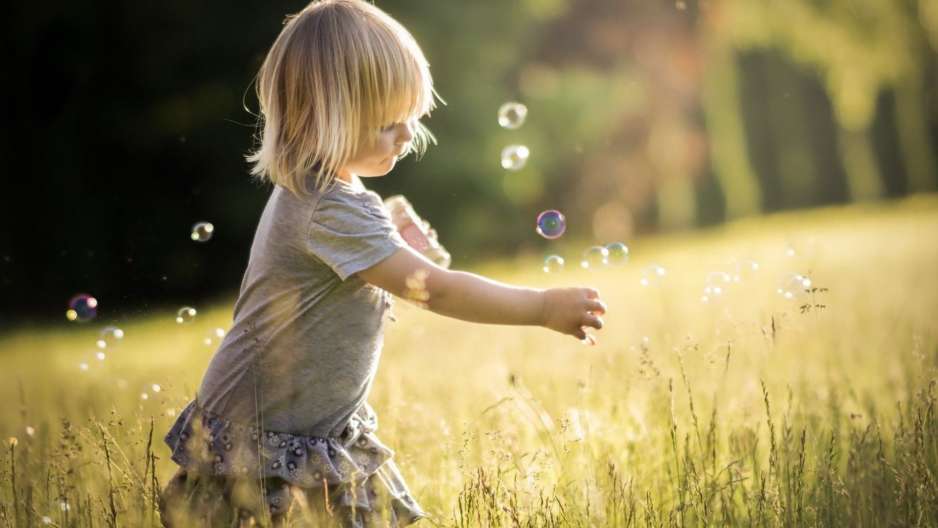 Little Girl Playing With Bubbles in Field HD Wallpaper