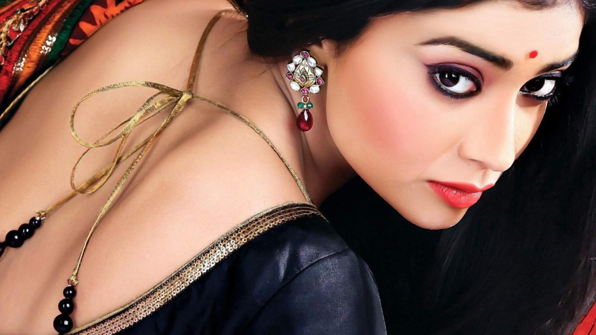 Shriya Saran HD Wallpaper