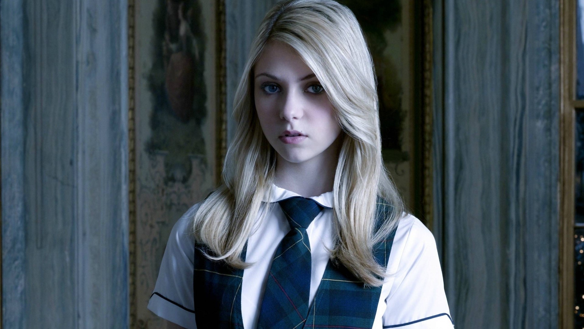 Taylor Momsen as a schoolgirl HD Wallpaper