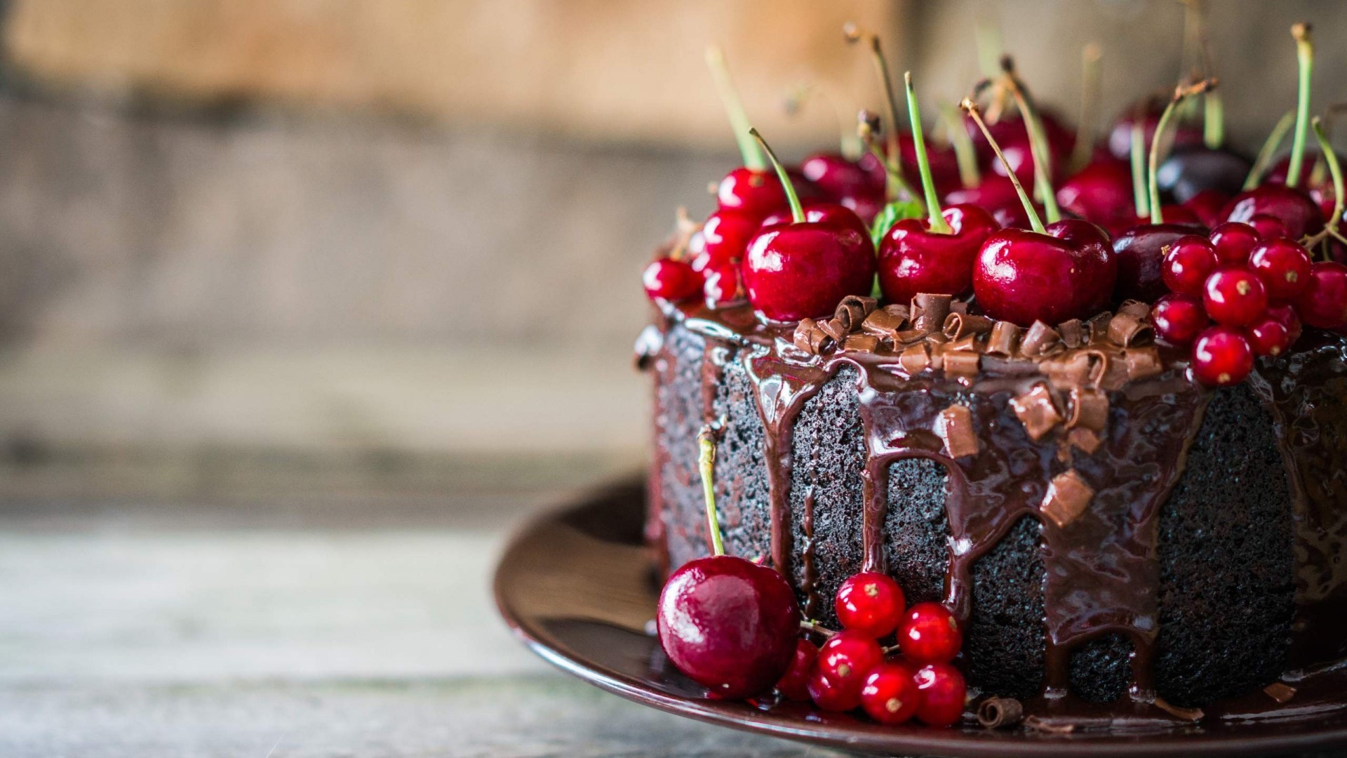 Chocolate cake with cherries and chocolate glaze HD Wallpaper
