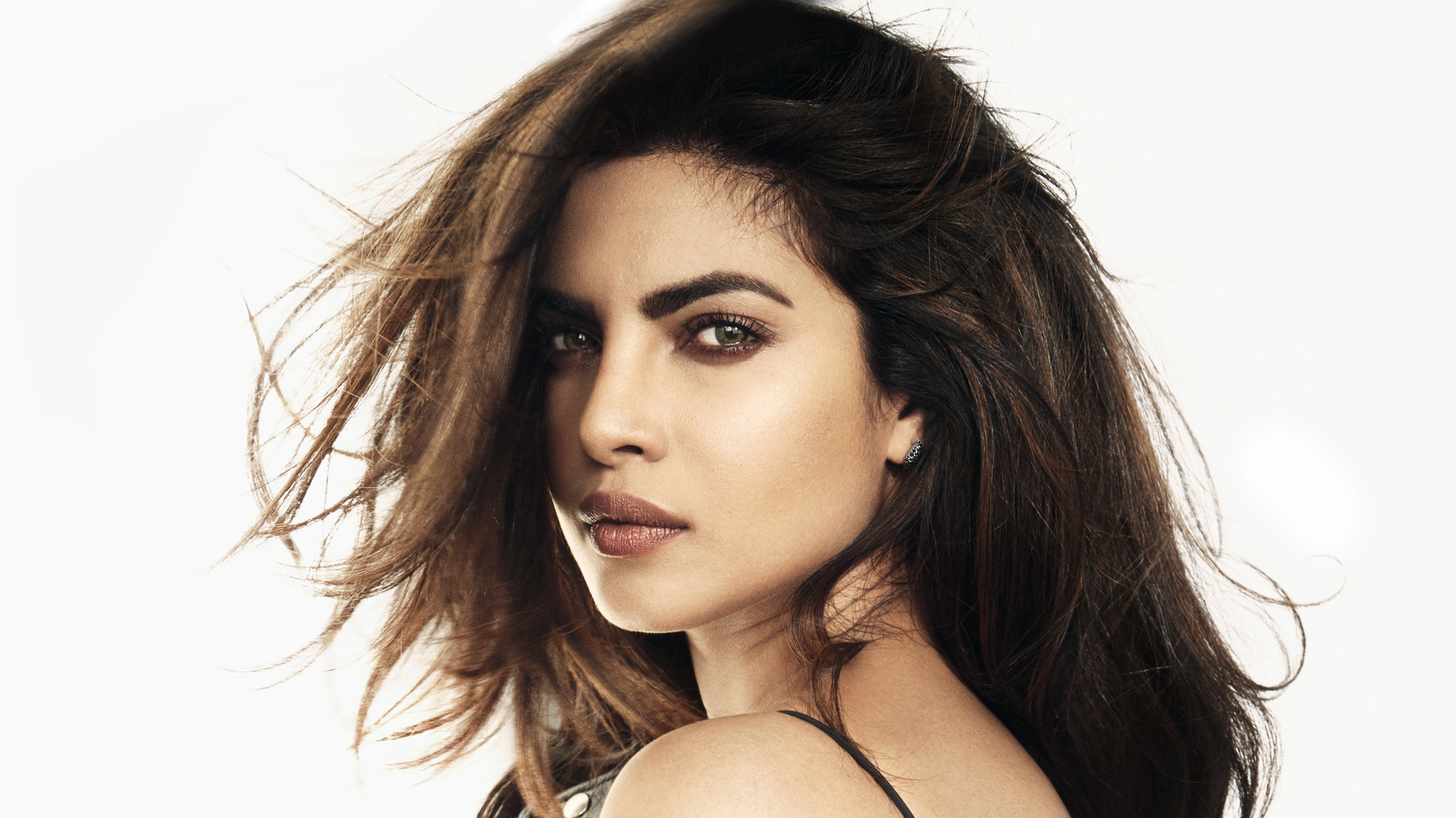 Priyanka Chopra HD Wallpaper