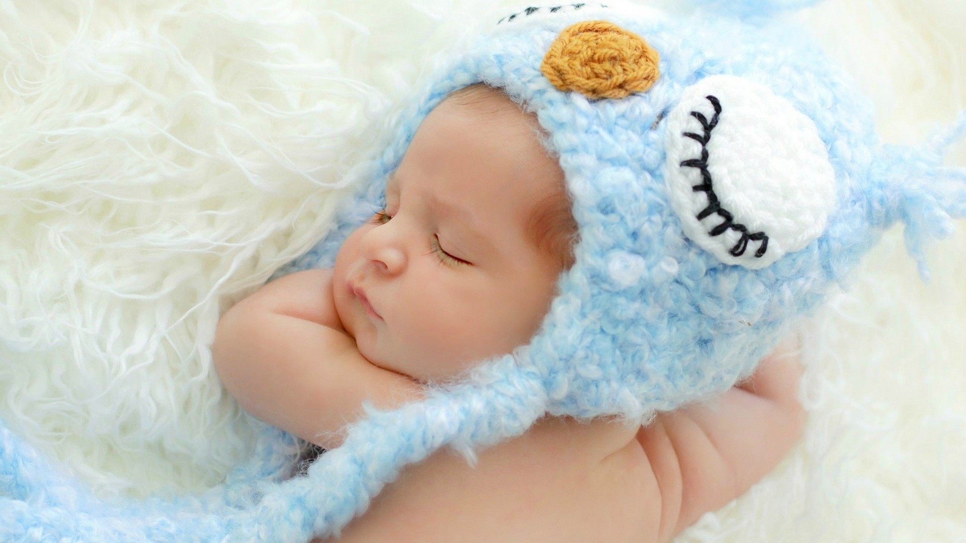Baby sleeping in a blue owl hat HD Wallpaper