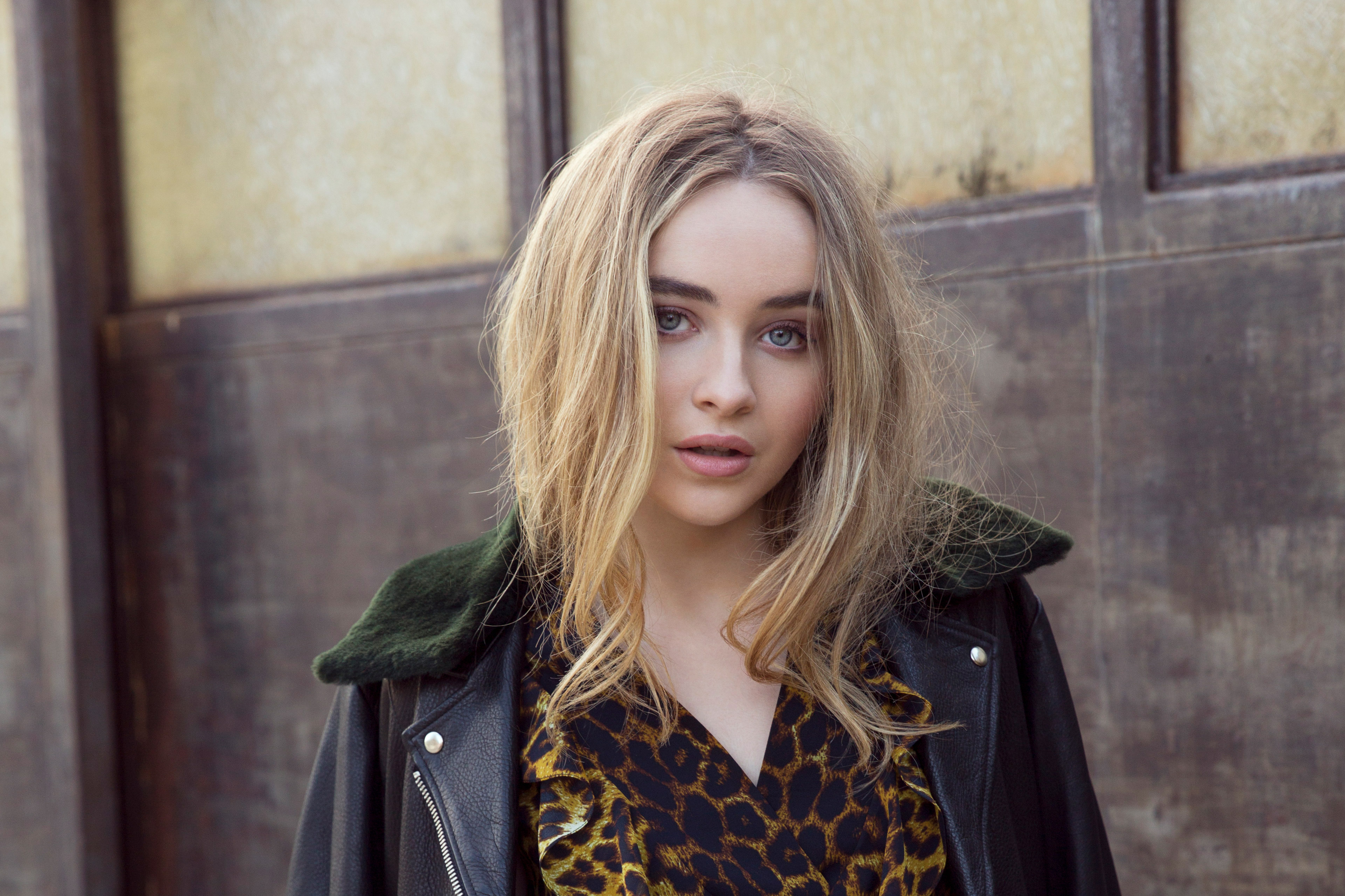 Sabrina Carpenter 4K HD Wallpaper