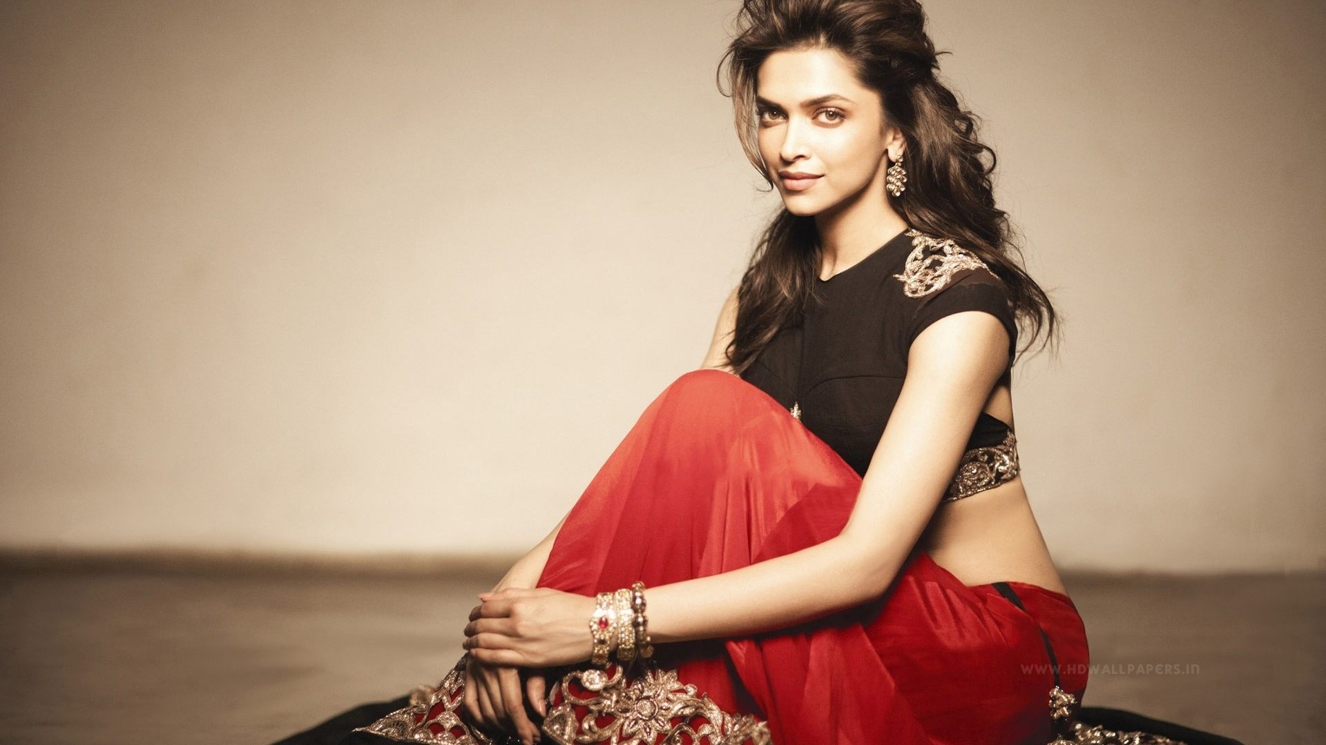 Deepika Padukone in traditional Indian attire HD Wallpaper