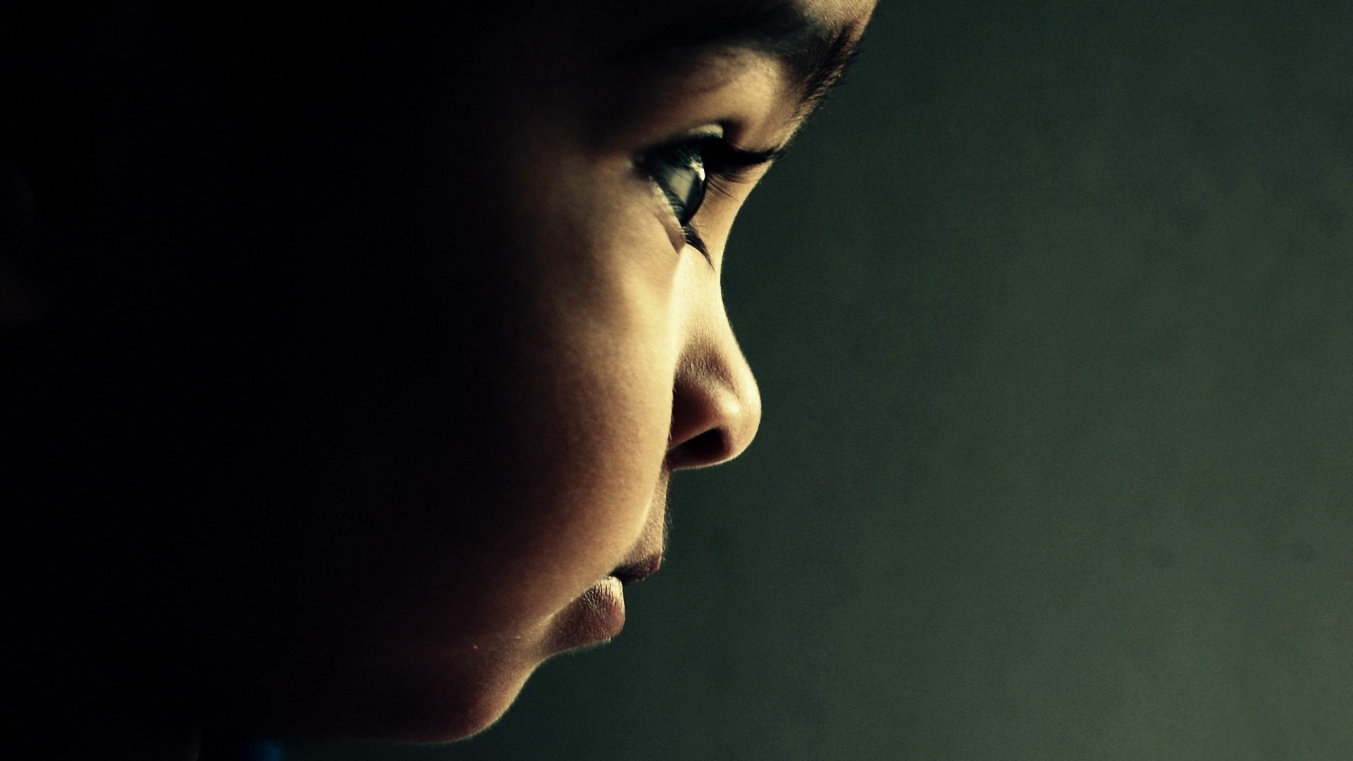 Close-up of a baby's face in profile HD Wallpaper