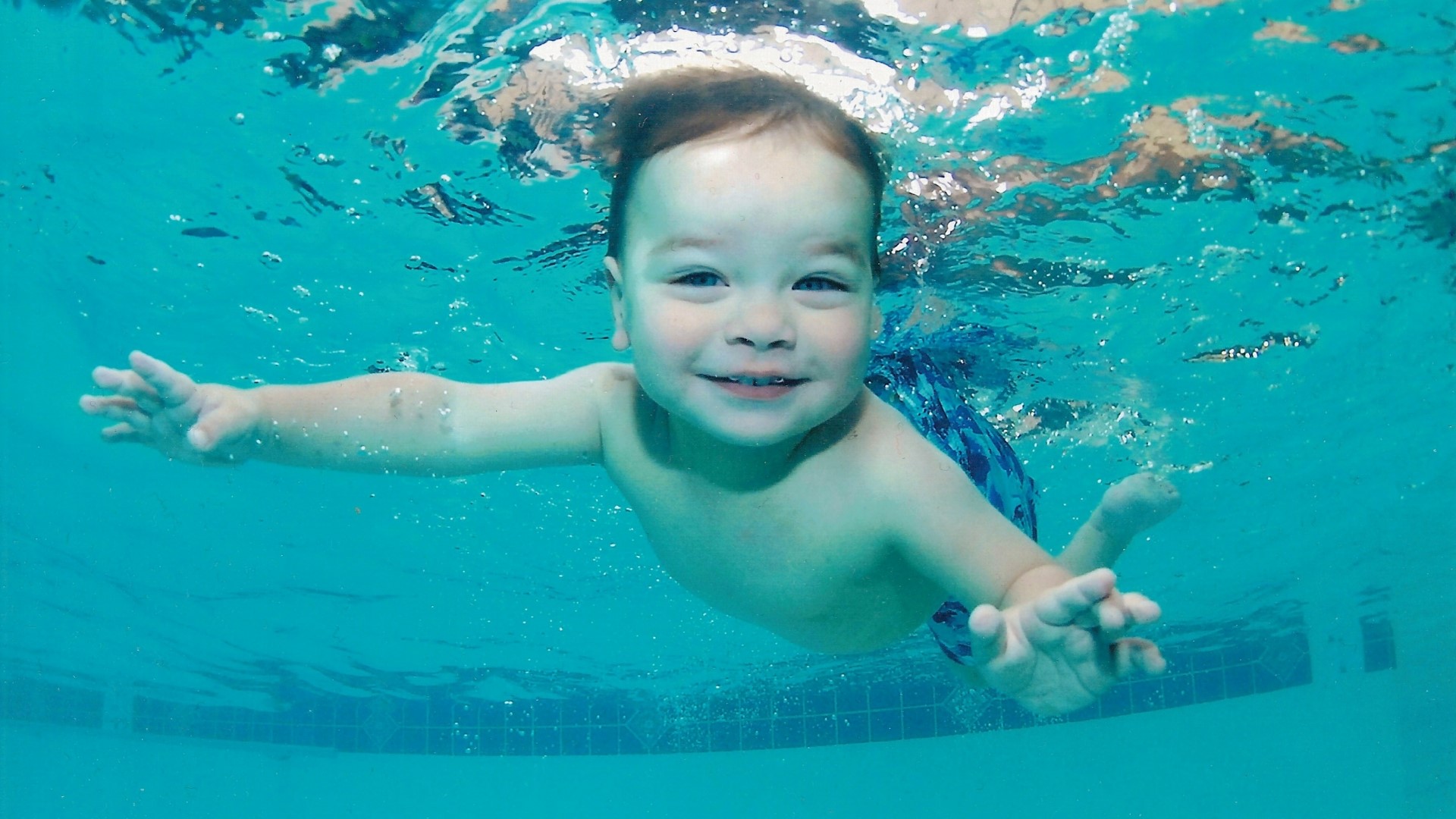 Cute Kid Swimming Underwater in Pool HD Wallpaper