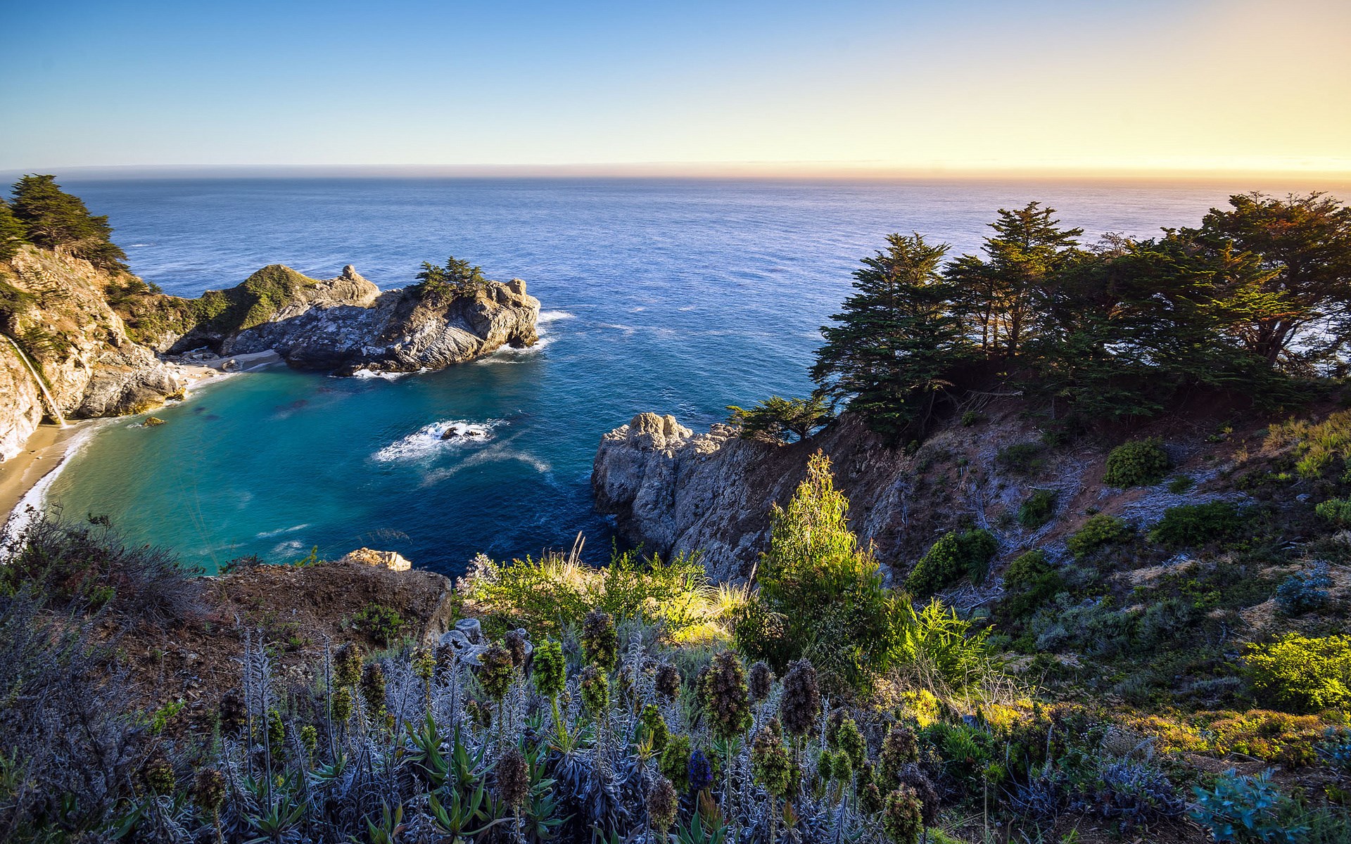 McWay Falls at Julia Pfeiffer Burns State Park, Big Sur HD Wallpaper