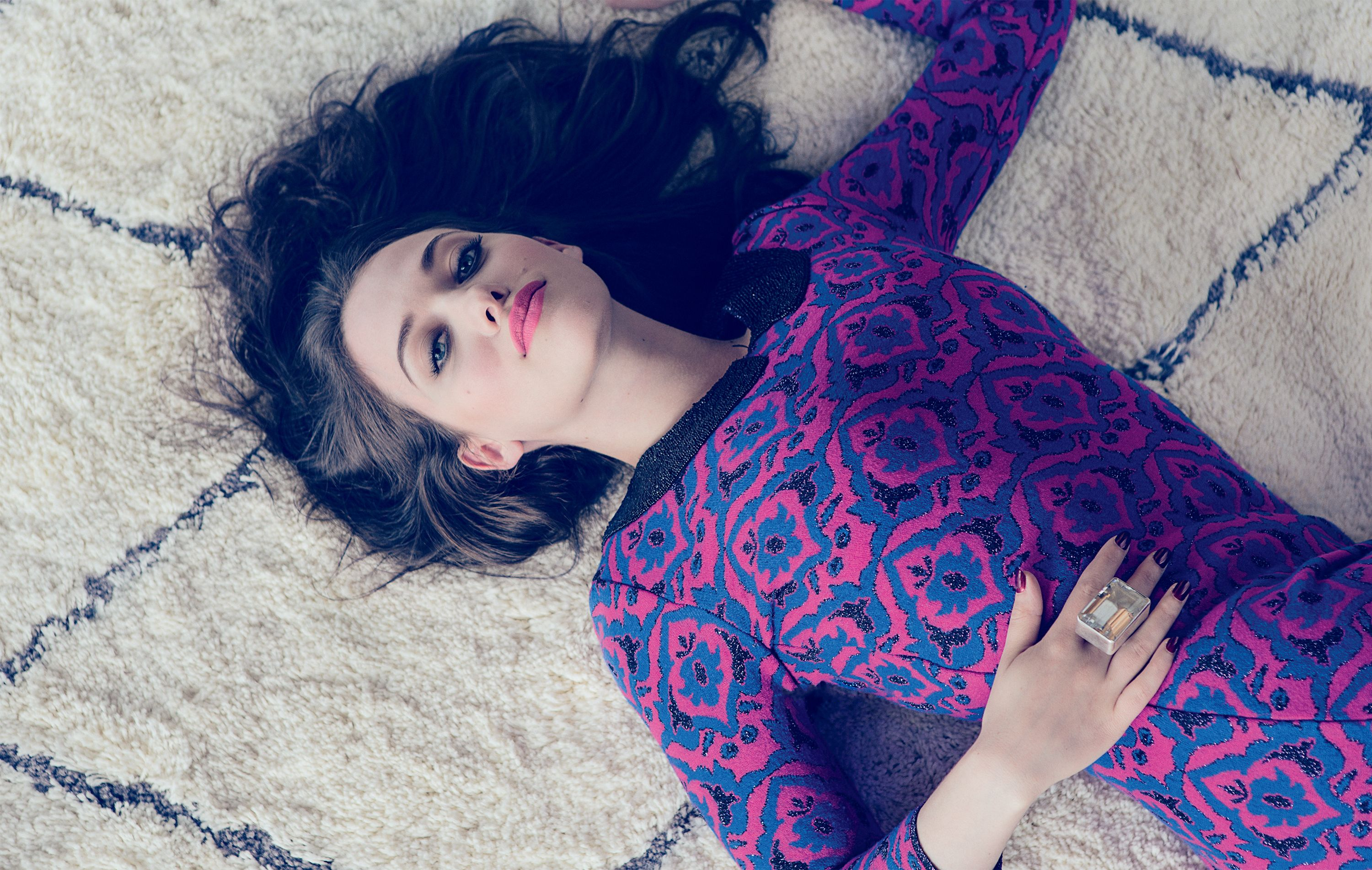 Kat Dennings lying on a rug HD Wallpaper