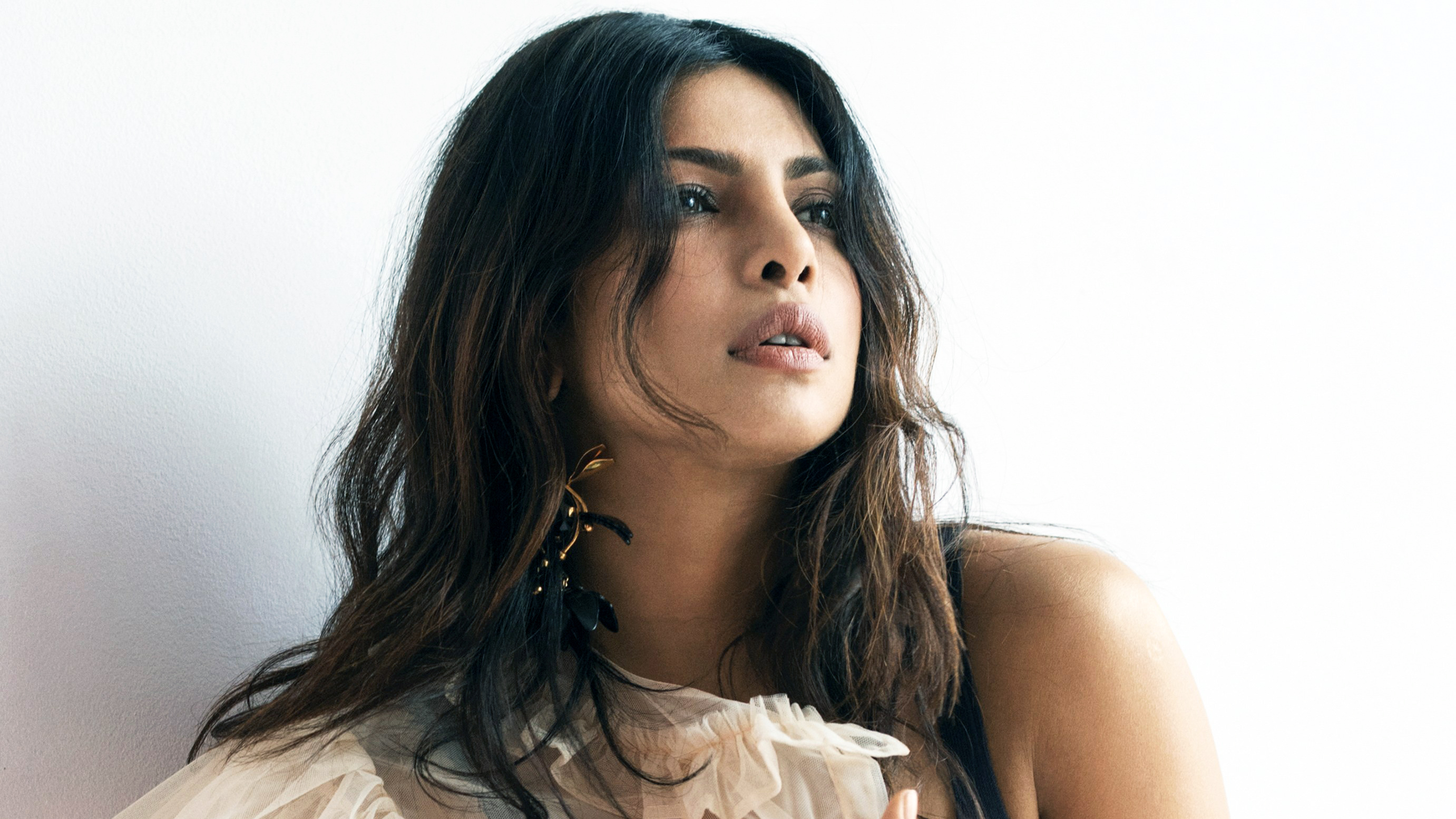 Priyanka Chopra HD Wallpaper
