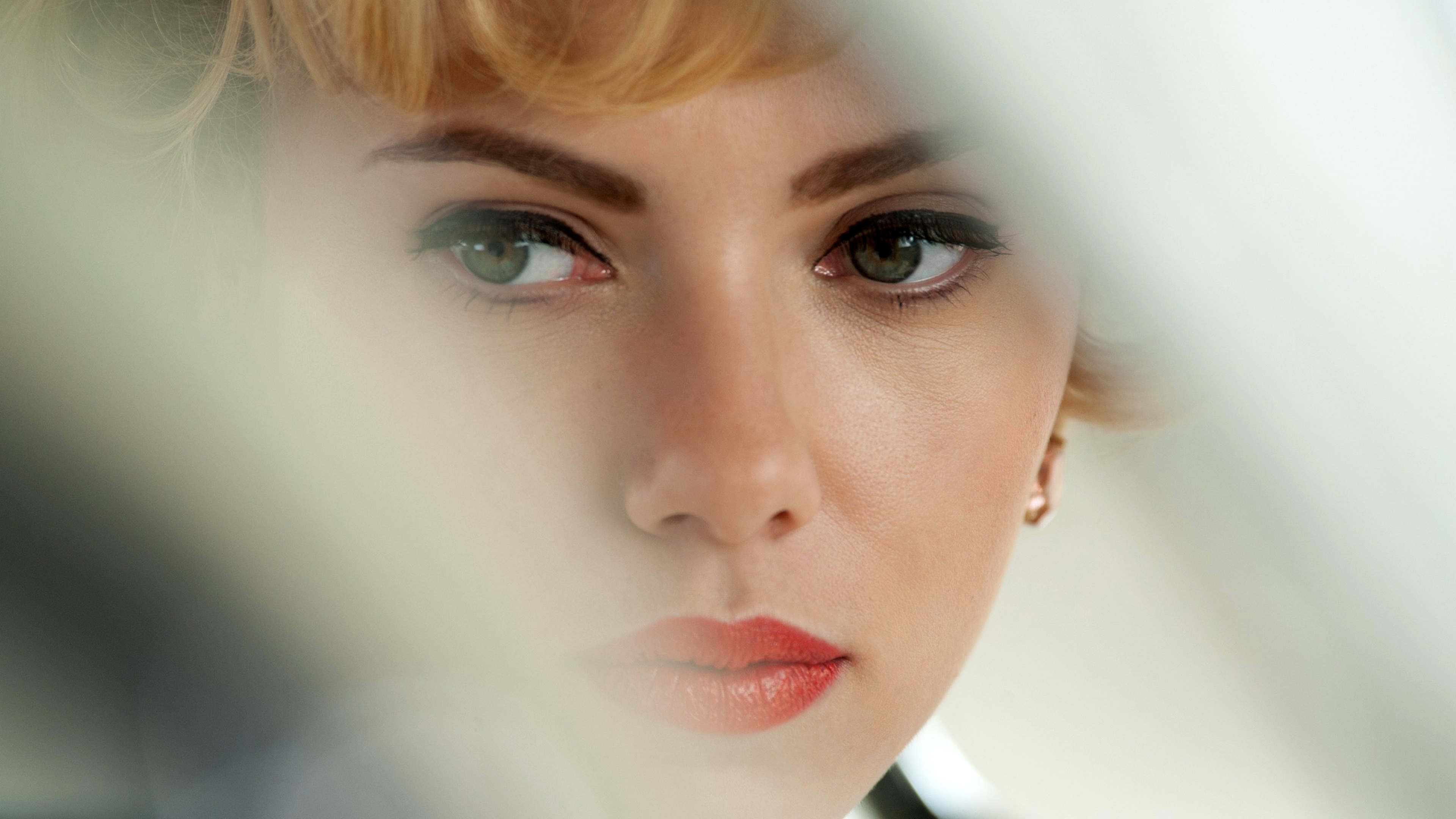 Scarlett Johansson in Hitchcock style HD Wallpaper